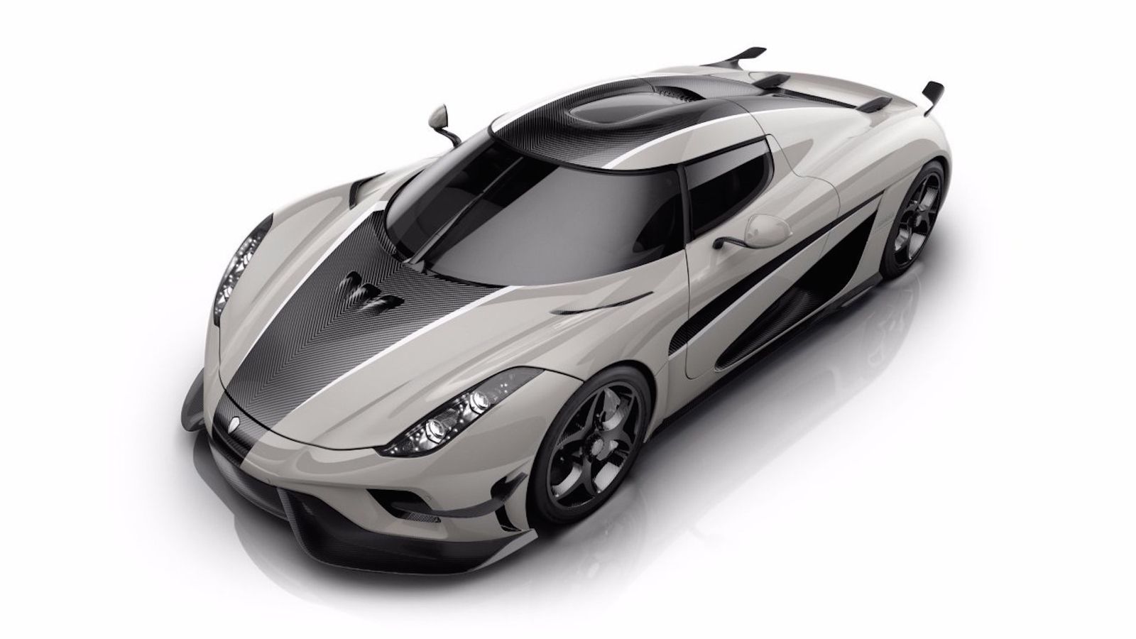 Η Koenigsegg Regera του Mattias Vox βάφτηκε στο γκρι χρώμα Battleship Grey. Κεντρικά υπάρχει μία carbon fiber ρίγα που πλαισιώνεται από δύο λευκές γρα