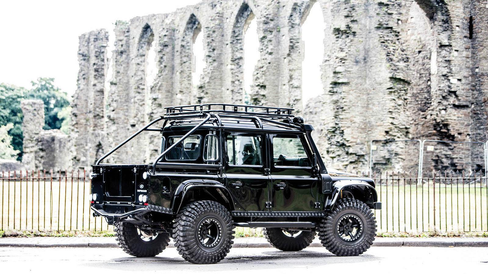 Εξοπλίστηκαν με 37 ιντσών ζάντες με Bilstein αναρτήσεις, καθίσματα bucket Recaro, προστατευτικά κατά μήκος του αμαξώματος ενώ το μοτέρ έφτασε σε απόδο