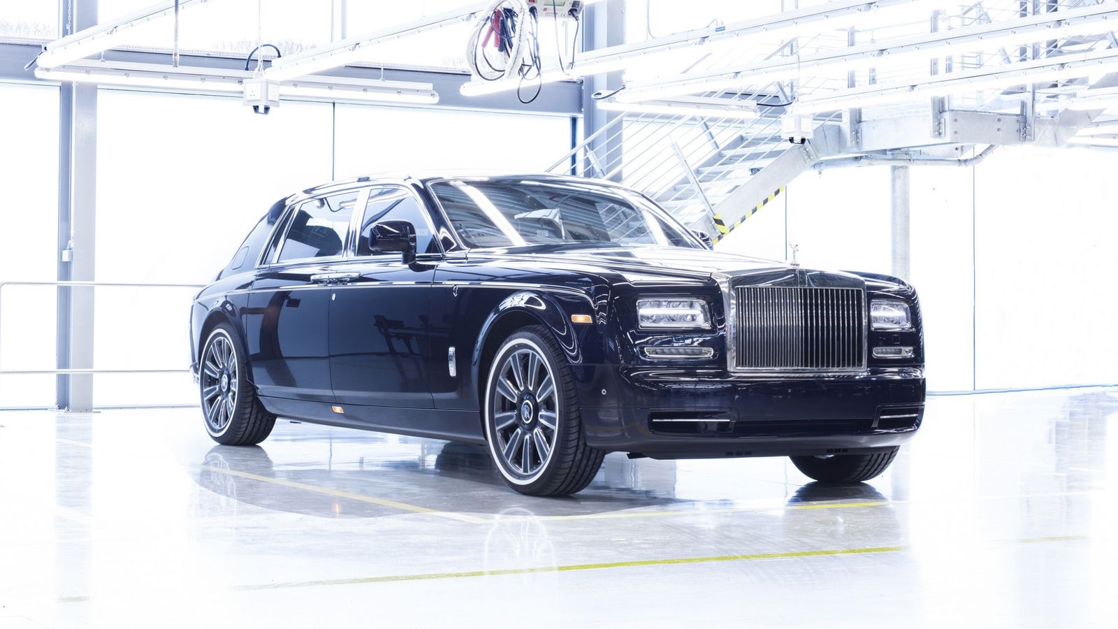 Η Rolls-Royce κατασκεύασε σήμερα το τελευταίο αντίτυπο της Phantom έβδομης γενιάς, ώστε να παρουσιάσει φέτος το νέο μοντέλο.