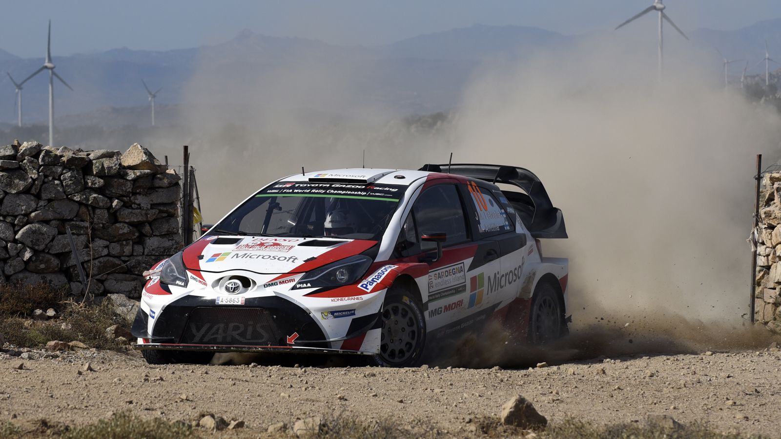 Η τελική διαφορά του Ott Tanak από τον Jari-Matti Latvala (φωτό) διαμορφώθηκε στα 12,3 δλ., ενώ ένας πόντος μπόνους πήγε στον οδηγό του Yaris από την 