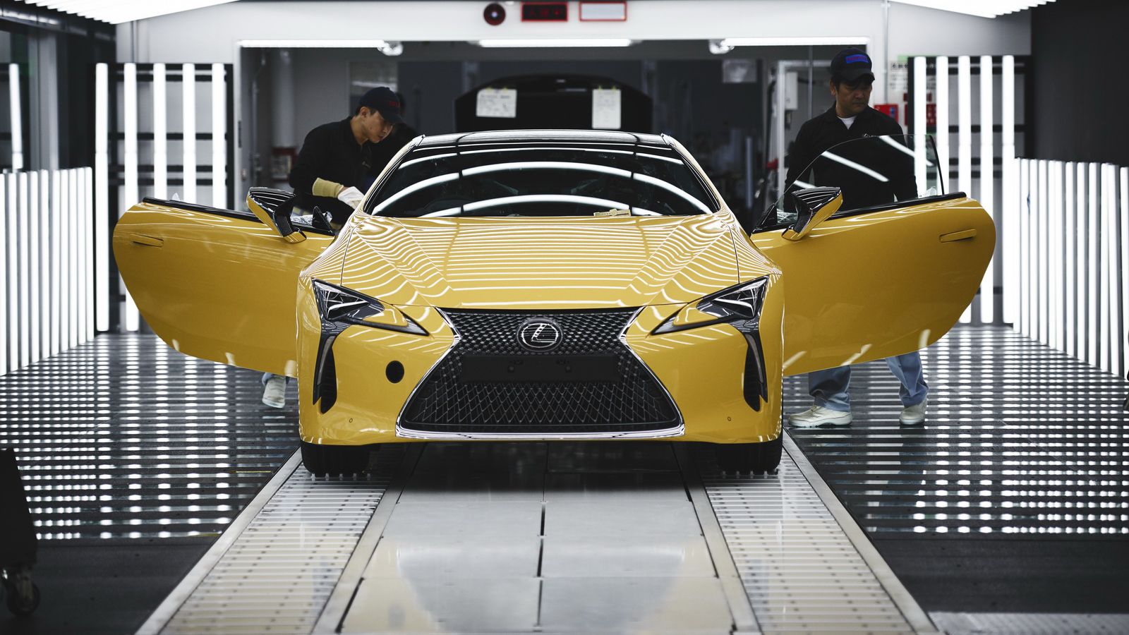 Η Lexus ξεκίνησε την παραγωγή του LC σε μία αποκλειστική νέα γραμμή παραγωγής στη μονάδα του Motomachi της Ιαπωνίας, εκεί που ήταν κάποτε το «σπίτι» τ