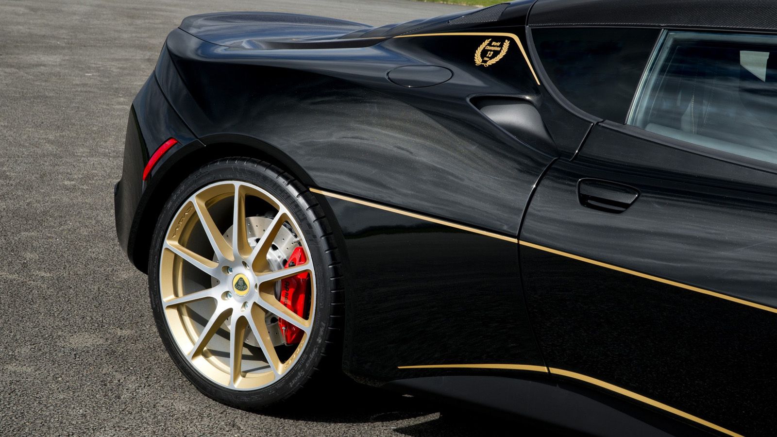 Η Lotus Evora Sport 410 GP Edition προορίζεται για την αγορά της Β. Αμερικής. Η κανονική έκδοση κοστίζει στις Η.Π.Α. από 104.200 δολάρια (98.090 ευρώ)