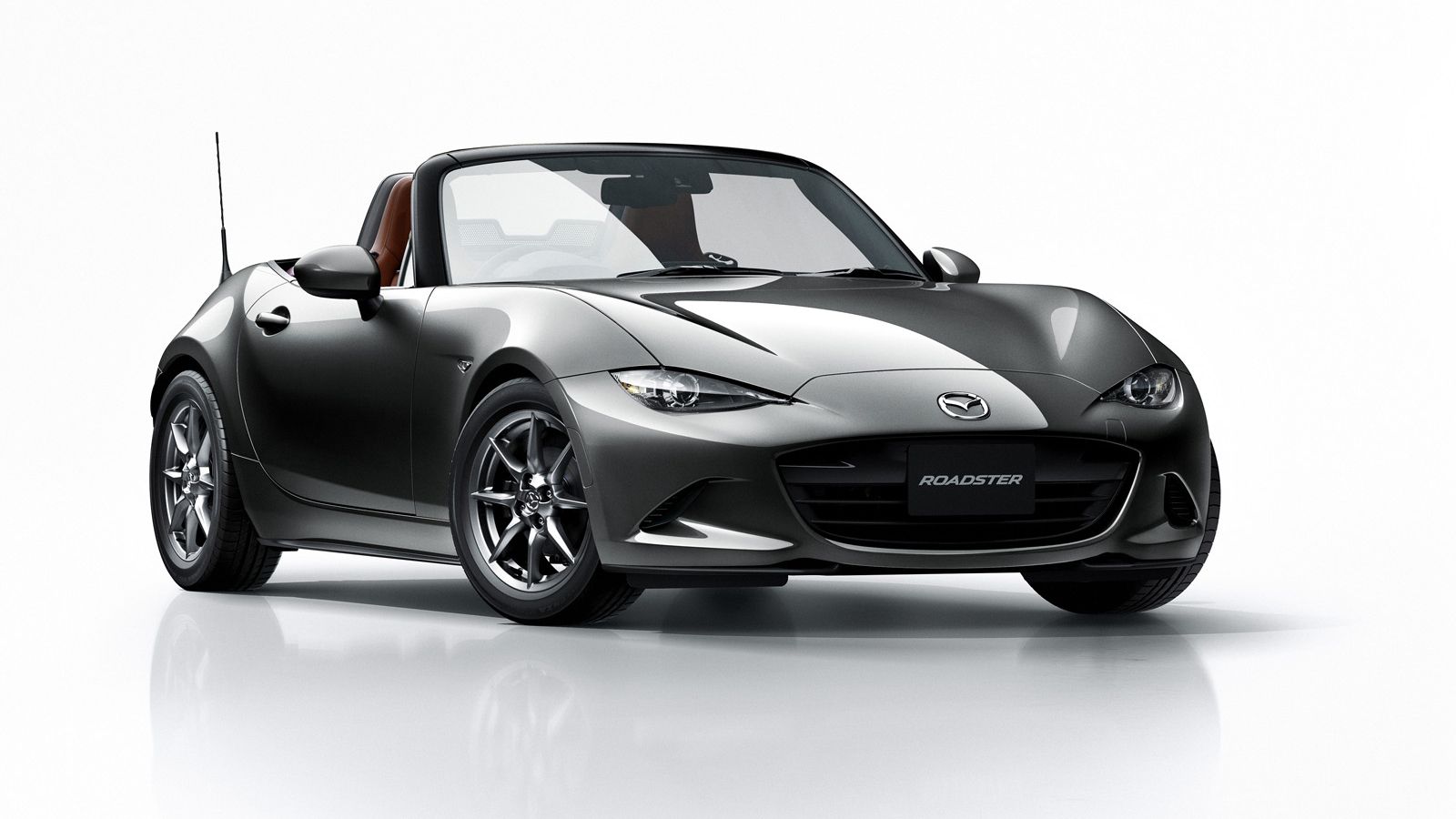 Στο περίπτερο της Mazda στην έκθεση του Τόκιο, τα φώτα έπεσαν στο πρωτότυπα Kai και Vision Coupe, όμως τη θέση του είχε και το αναβαθμισμένο ΜΧ-5 για 