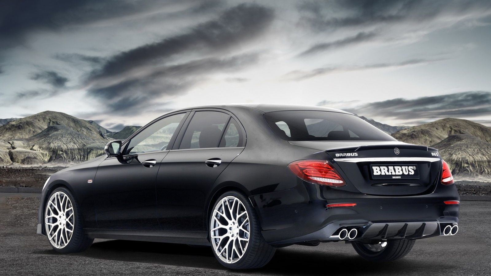 Ο 3λιτρος V6 της E 350d παίρνει το κιτ D6 S, που του προσθέτει 50 ίππους και 100 Nm ροπής. Έτσι, η πετρελαιοκίνητη E-Class Sedan αποδίδει 305 ίππους κ
