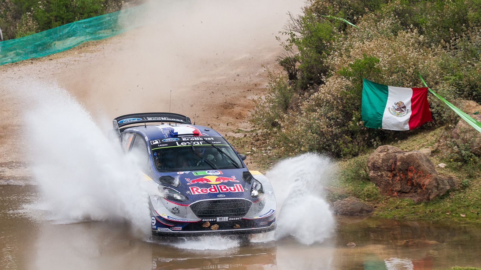 Η θερμοκρασία ταλαιπώρησε τους κινητήρες των αγωνιστικών οχημάτων, με τον Ogier να οδηγεί μεγάλο μέρος της ειδικής El Chocolate με το λαμπάκι του Ford