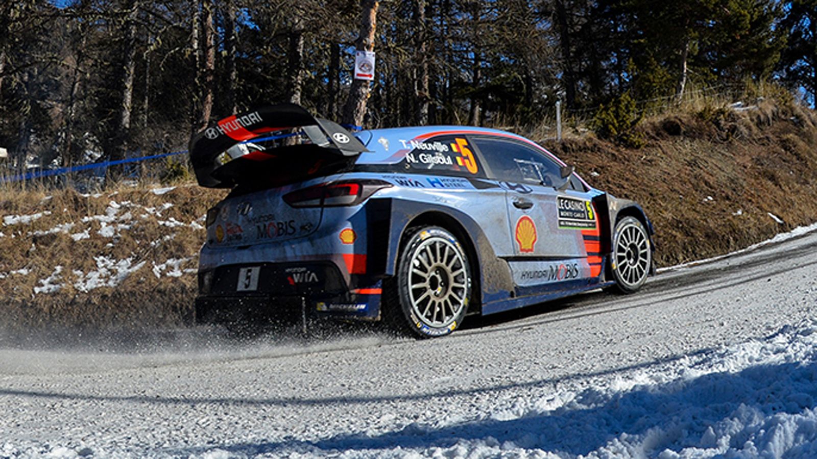 Ανετα πρώτος μέχρι στιγμής στο Ράλι Μόντε Κάρλο ο Thierry Neuville με το Hyundai i20 Coupe.