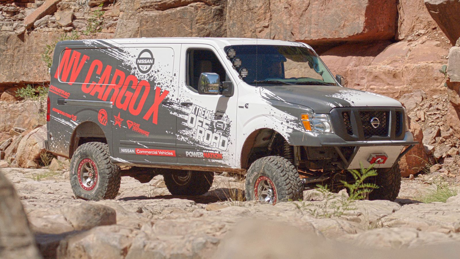 Ο γνωστός off-roader, Ian Johnson, μετέτρεψε το Nissan NV 2500 HD σε ένα παντός εδάφους όχημα, το NV Cargo X Concept που θα κάνει ντεμπούτο την άλλη ε