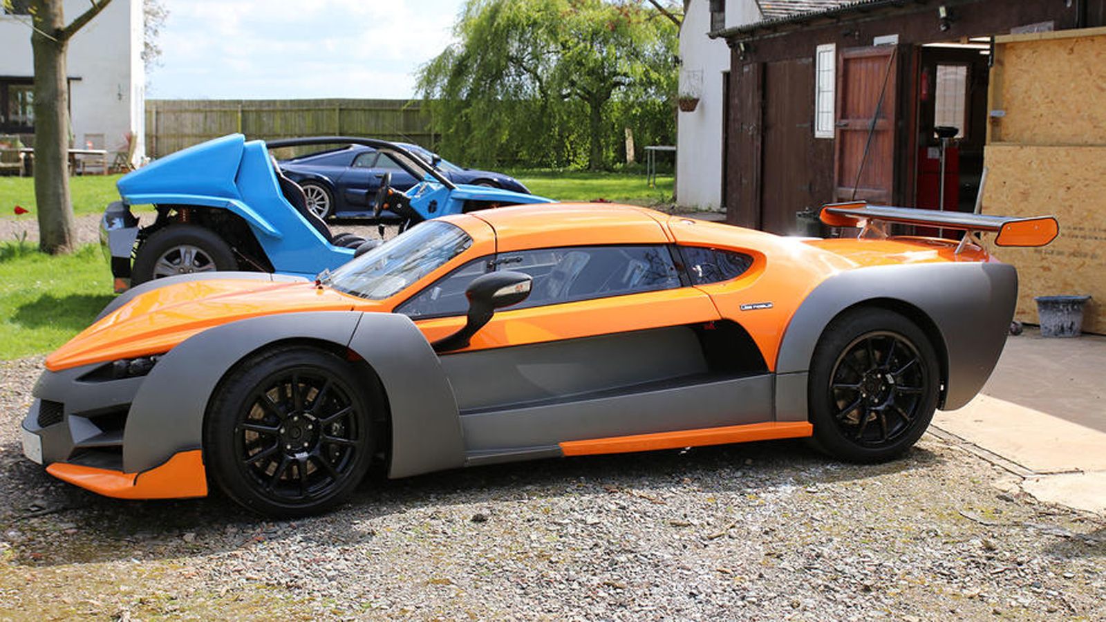 Χρησιμοποιεί τον twin-turbo V6 κινητήρα των 3,5 λίτρων του Ford F-150 Raptor. Αναμένεται να έχει τελική ταχύτητα 290-305 χλμ./ώρα. Η επιτάχυνση δεν έχ