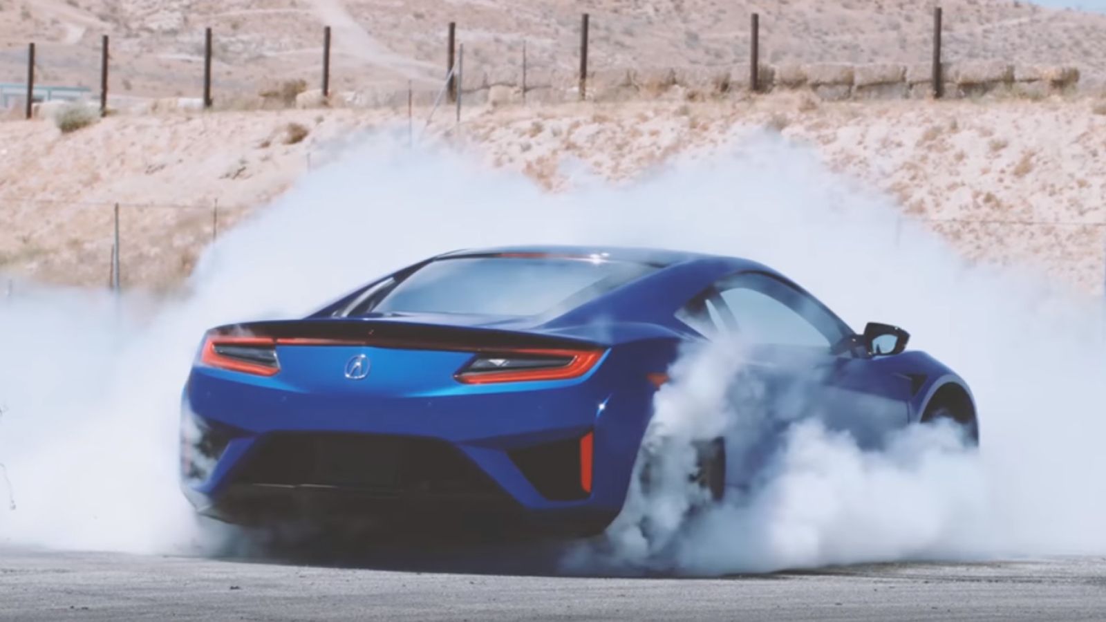 Η οδηγός αγώνων, Katherine Legge, πήρε ένα Acura NSX (η αμερικάνικη εκδοχή του Honda NSX) και έκανε μερικά «νόστιμα» ντόνατς. Πώς γίνεται αυτό; Δεν εί