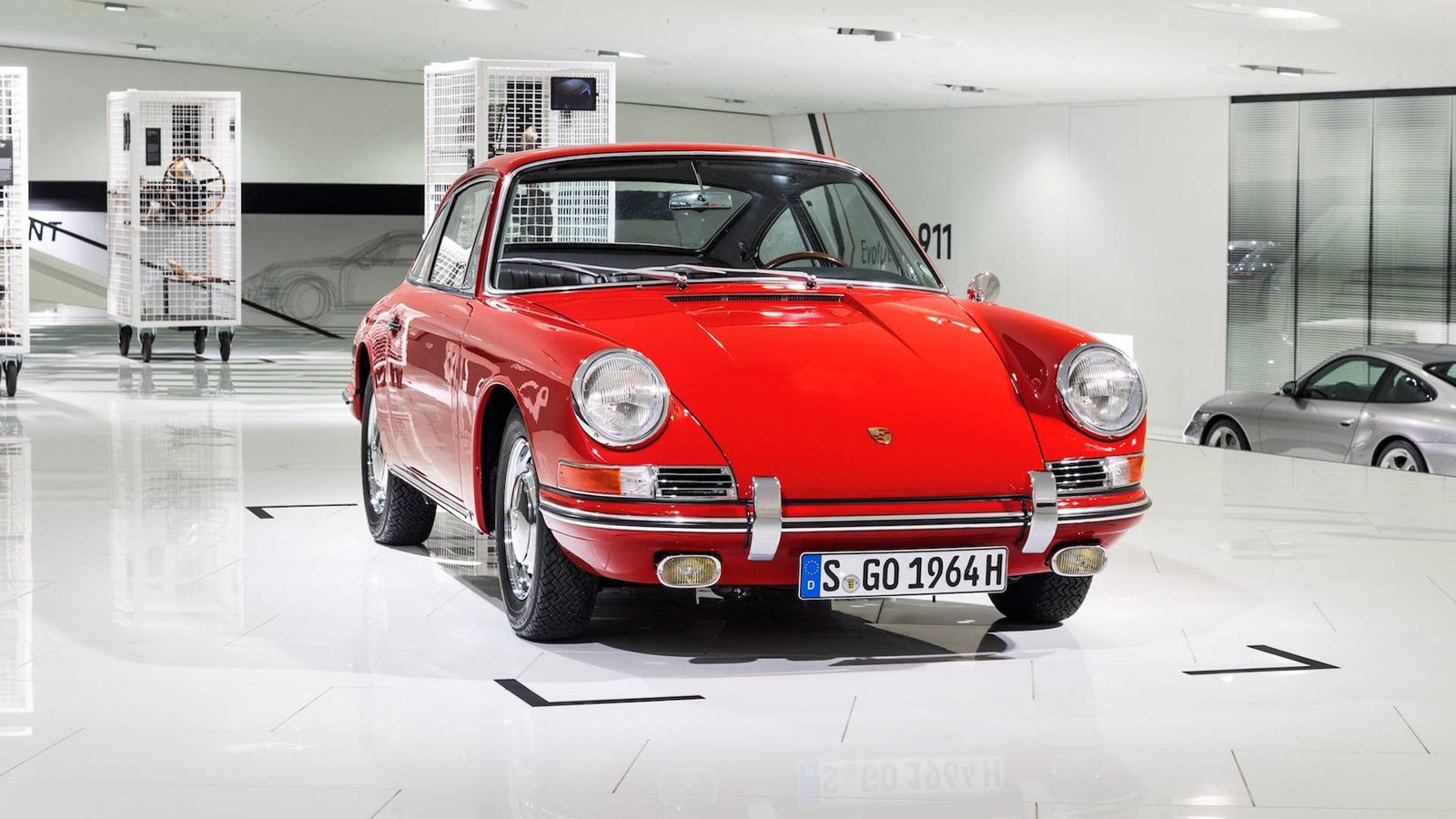 Σε ένα νέο video, η Porsche μας εξηγεί γιατί ελάχιστα αυτοκίνητα διαθέτουν το όνομα «901» αντί για το περίφημο «911».