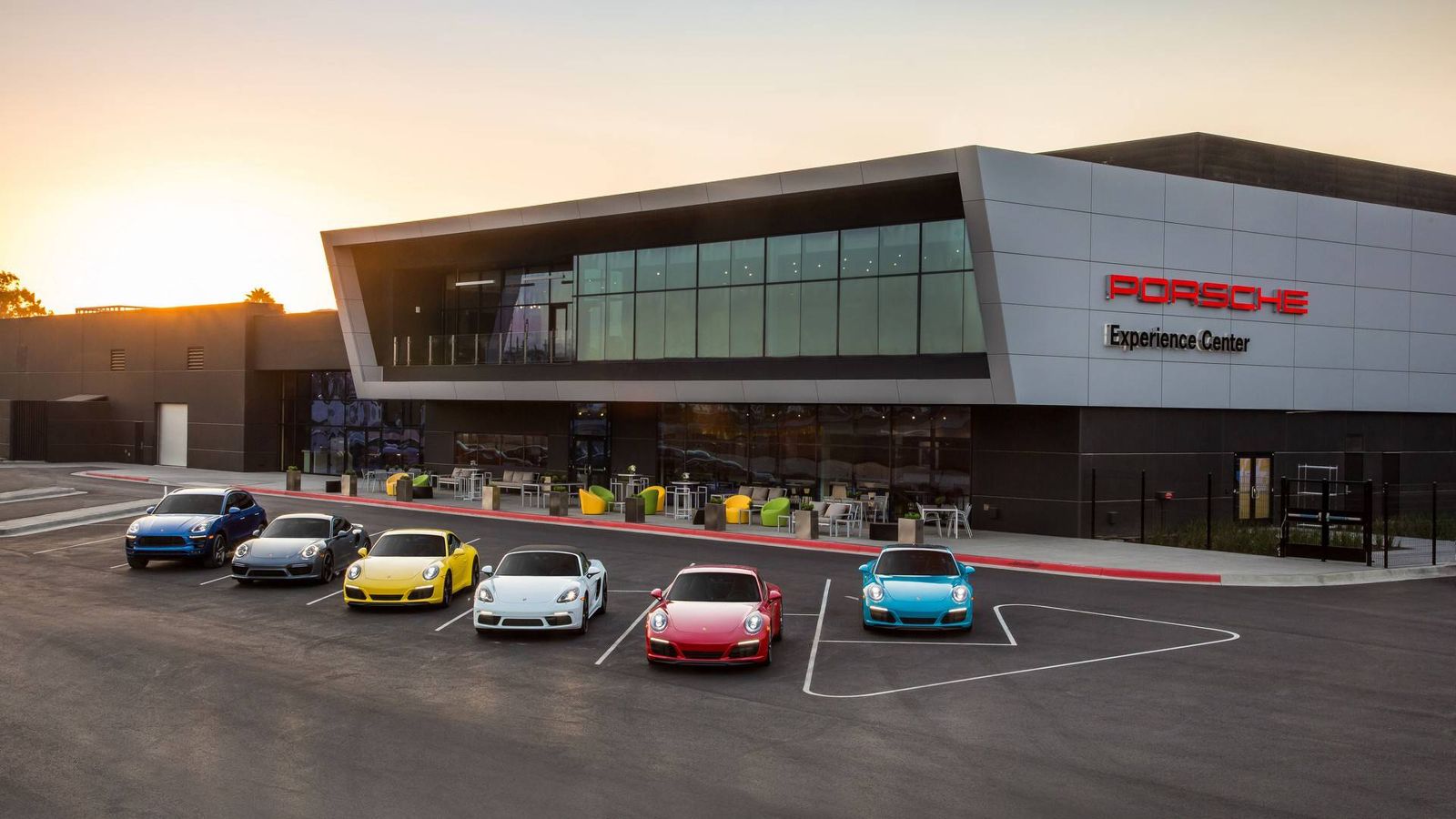 Το Porsche Passport δίνει στους πελάτες πρόσβαση σε 22 διαφορετικά οχήματα της Porsche, δίχως να υπάρχουν περιορισμοί στο πόσα χιλιόμετρα θα διανύσει 