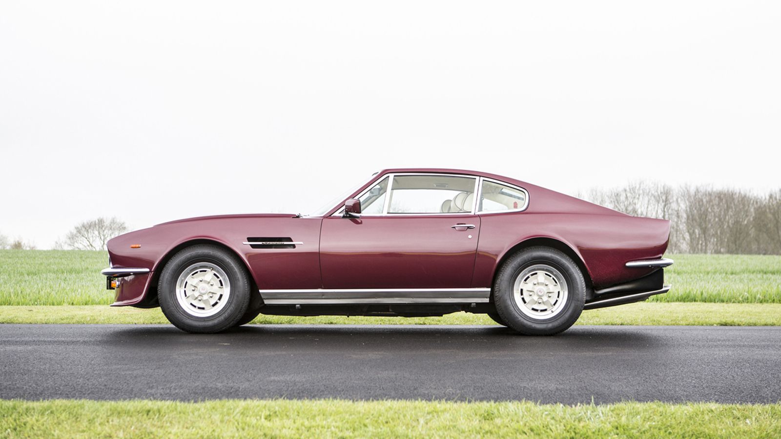 Η δημοπρασία των Bonham`s θα γίνει αργότερα αυτό τον μήνα στο παλιό εργοστάσιο της Aston Martin στο Newport Pagnell. Εκεί υπολογίζεται πως θα πιάσει τ