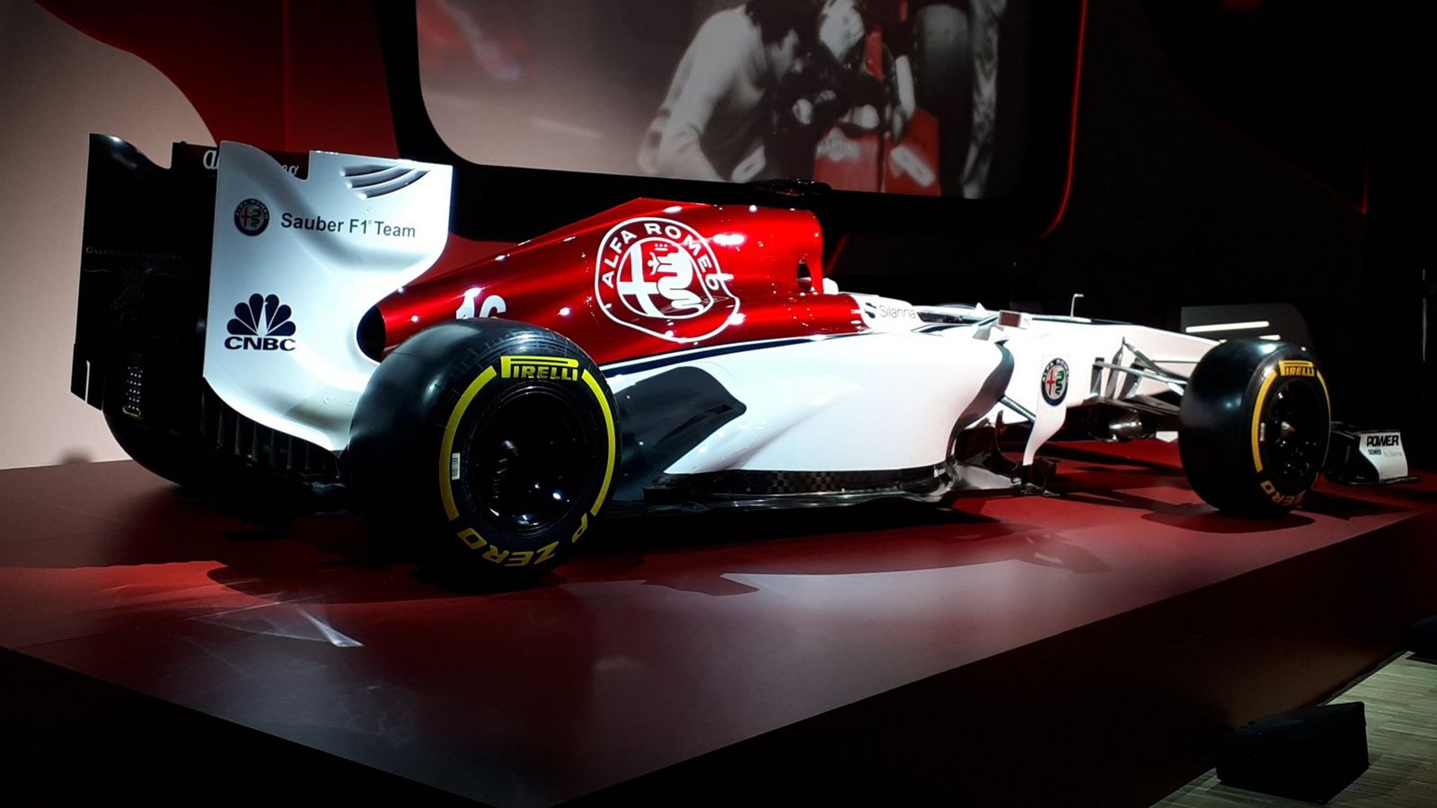 H Alfa Romeo έγραψε ένα νέο κεφάλαιο στην ιστορία της που μετρά ήδη 107 χρόνια, καθώς ο όμιλος FCA υπέγραψε συμφωνία με την ελβετική αγωνιστική ομάδα