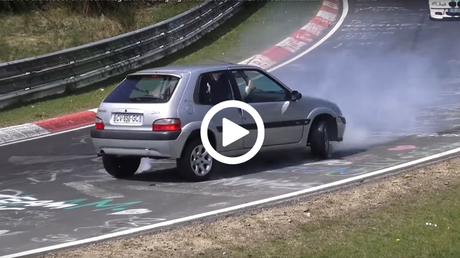 Saxo σε στροφή 360 μοιρών