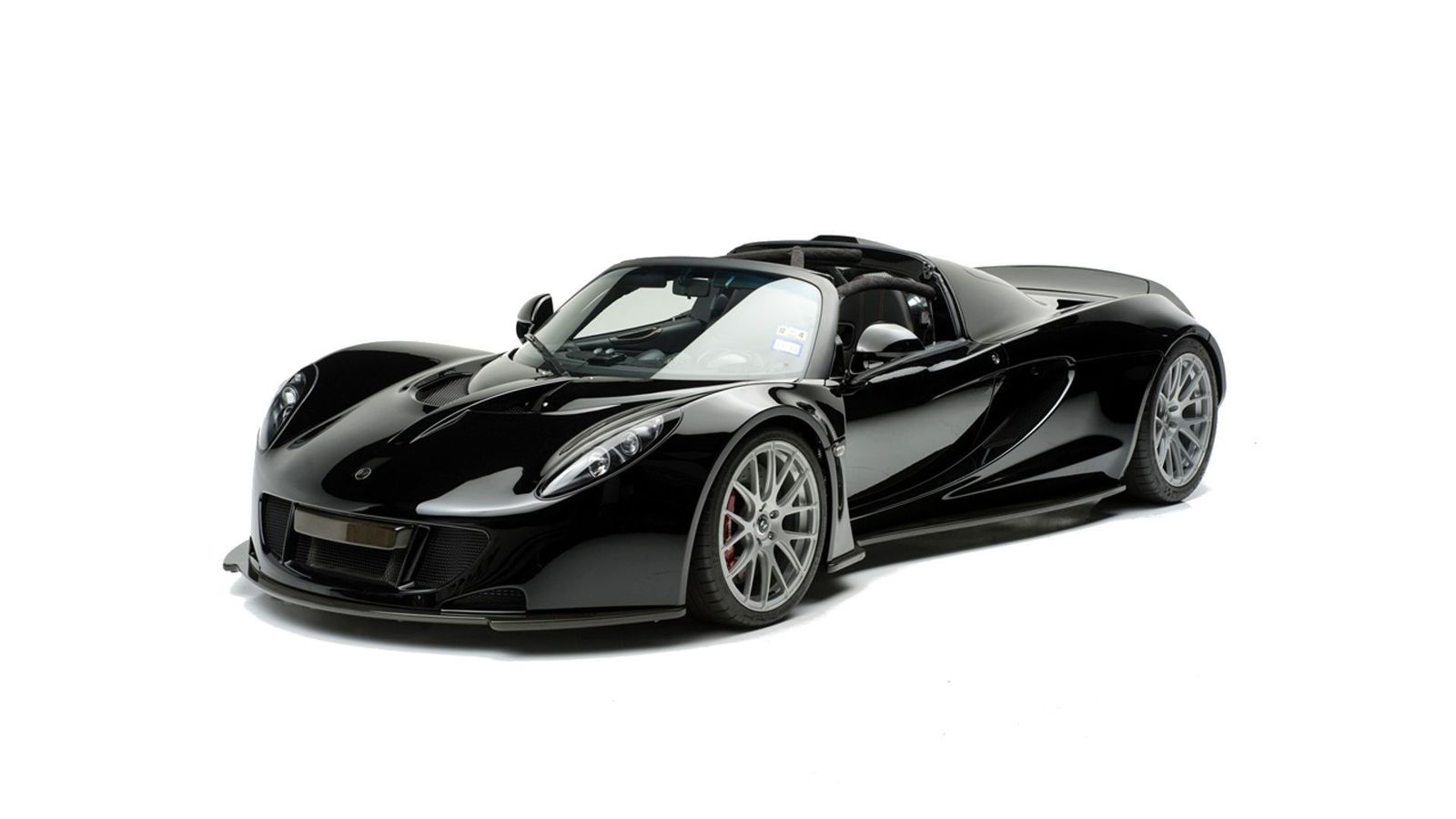 Η συγκεκριμένη Venom GT είναι μία από τις πέντε που φτιάχτηκαν το 2013 και η πρώτη GT Spyder. Διαθέτει έναν biturbo 7λιτρο V8 κινητήρα, που αποδίδει 1