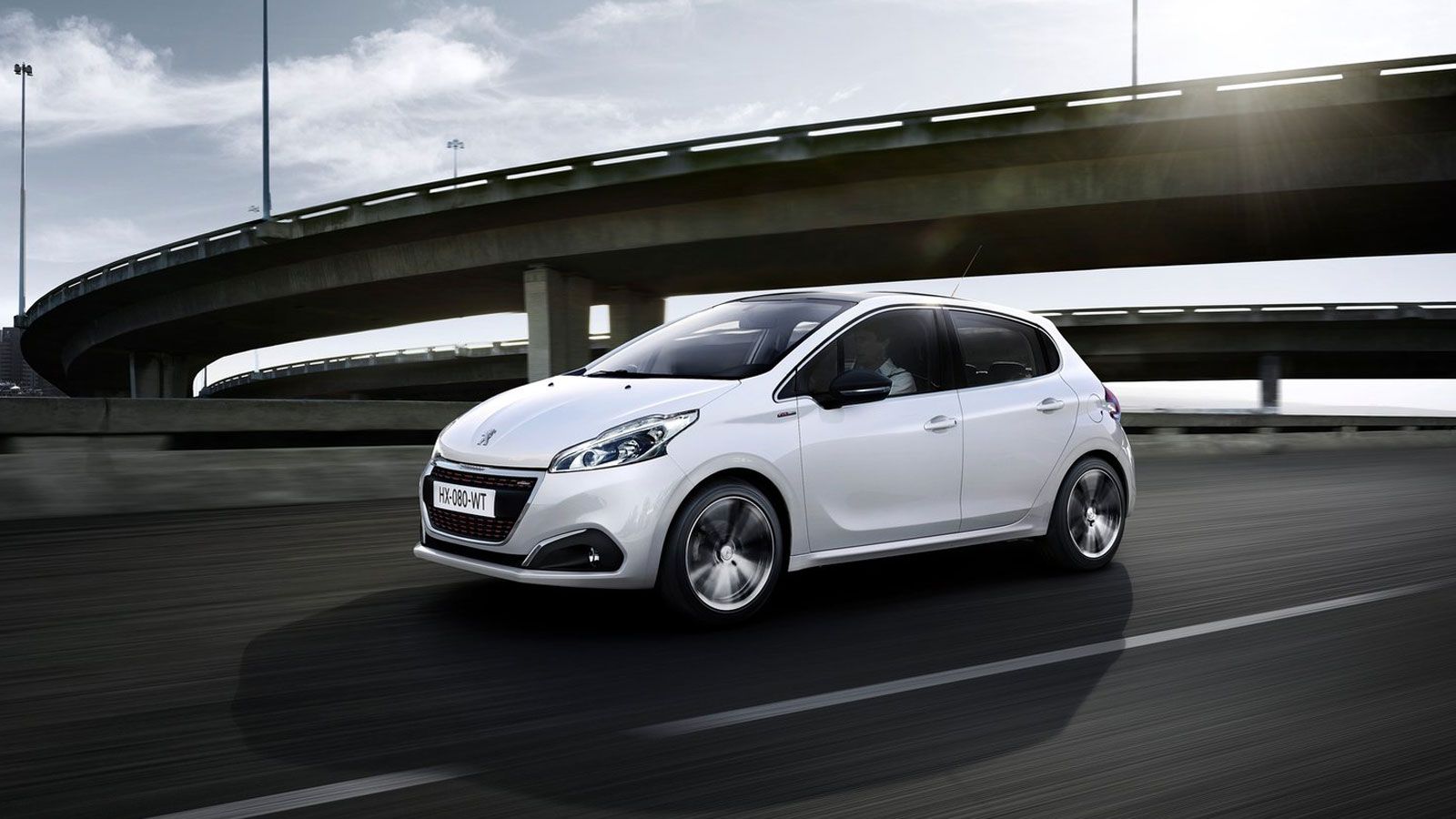 Στα μικρά το Peugeot 208 βρέθηκε στη δεύτερη θέση, σε απόσταση αναπνοής από το πρώτο Toyota Yaris, με τη μεταξύ τους διαφορά να περιορίζεται σε μόλις 