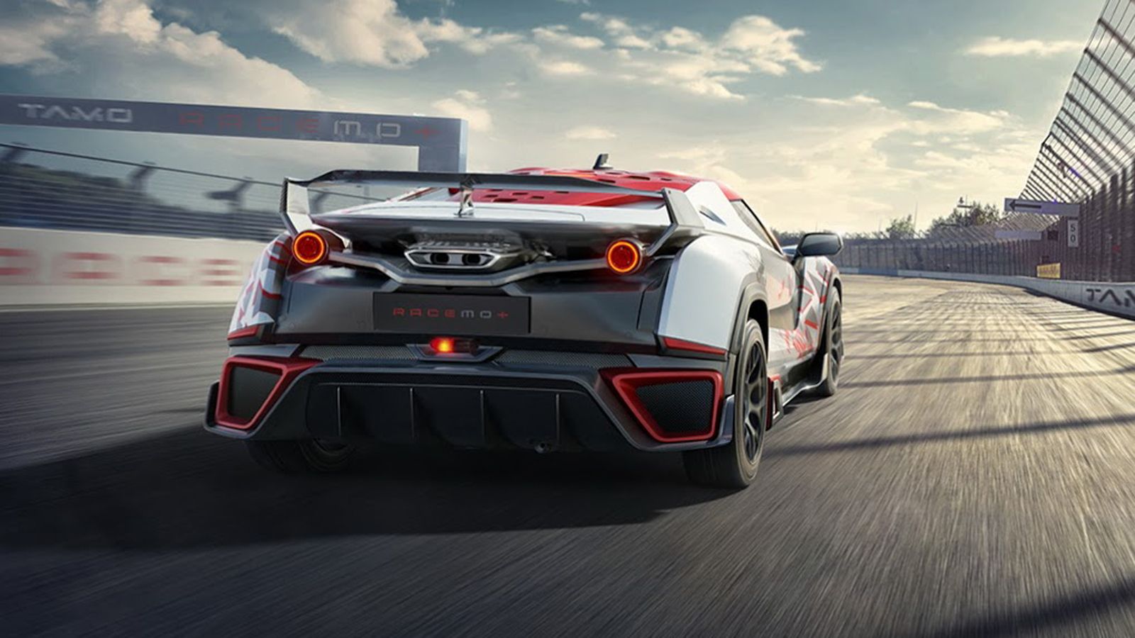 Παράλληλα με την έκδοση δρόμου του Racemo, η Tata σχεδιάζει να λανσάρει και μία έκδοση πίστας του νέου της sports car. Για τους λάτρεις του είδους, το