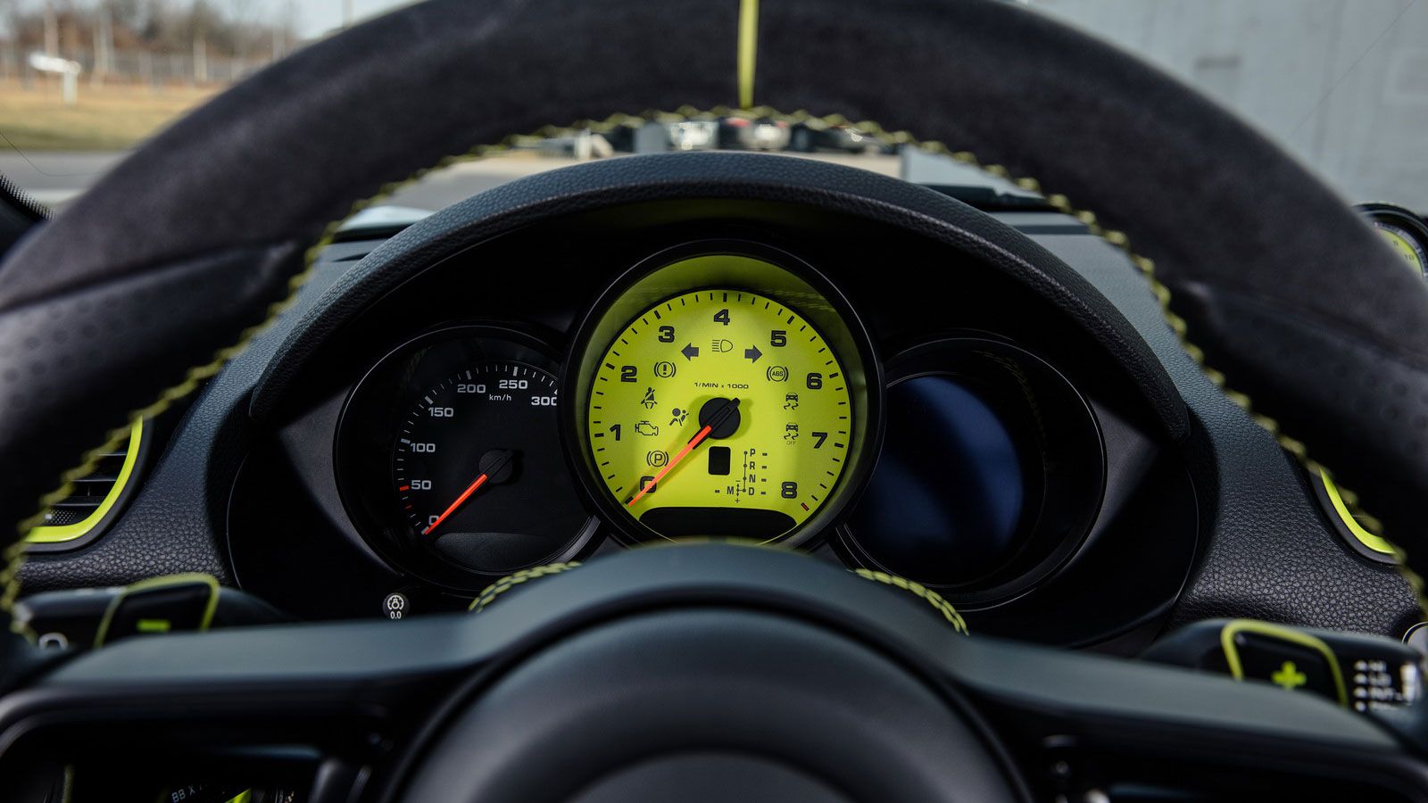 Βελτιώνοντας τον 2,5 λίτρων flat-four κινητήρα που φοράνε η 718 Cayman και η Boxster, κατάφεραν να αυξήσουν την ισχύ του στα 400 άλογα και στα 480Nm ρ