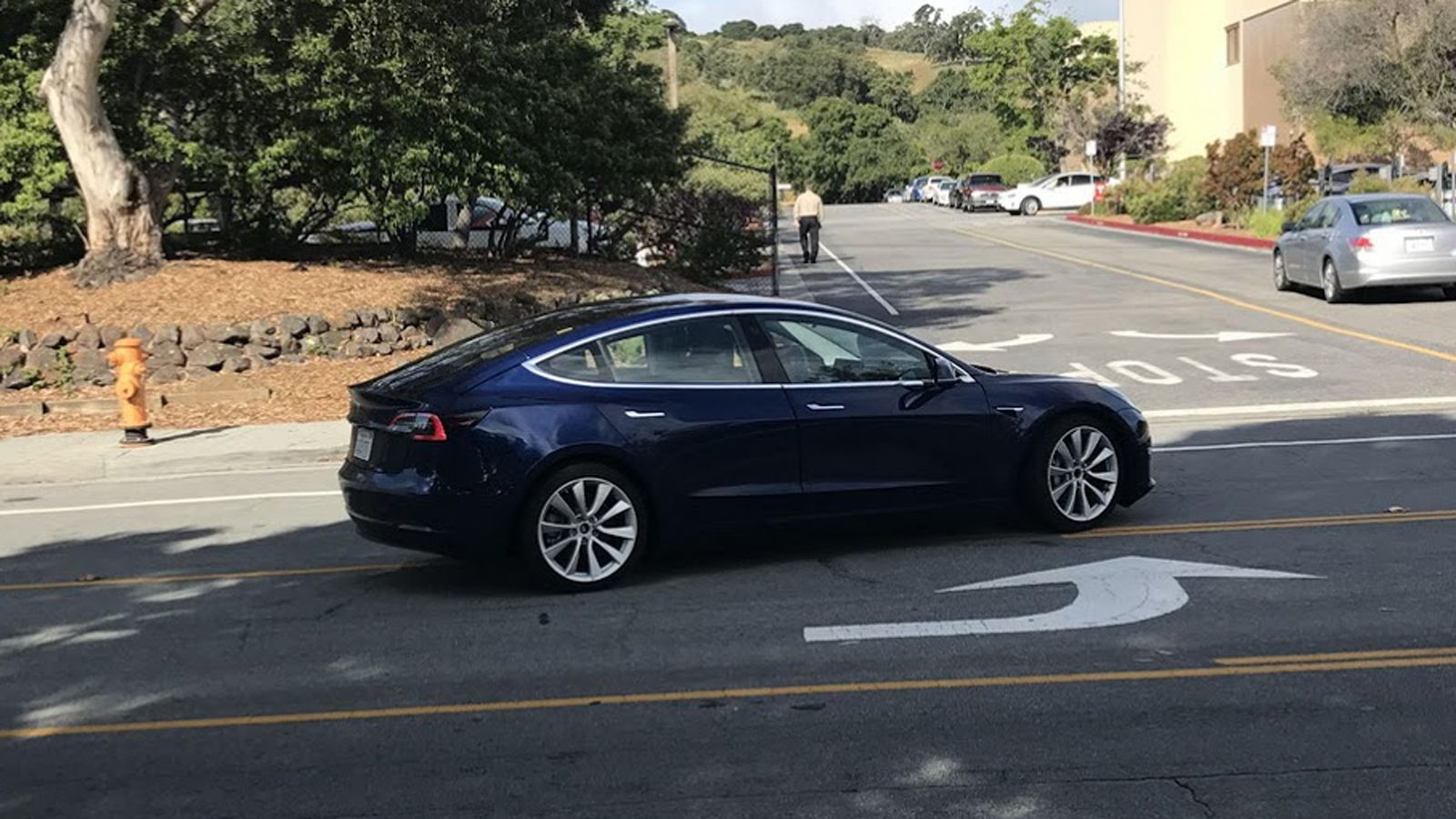 Η Tesla θα αυξήσει εκθετικά την παραγωγή του Model 3, ξεκινώντας από τα 100 αυτοκίνητα τον Αύγουστο και συνεχίζοντας το Σεπτέμβριο με 1.500 μονάδες. Α