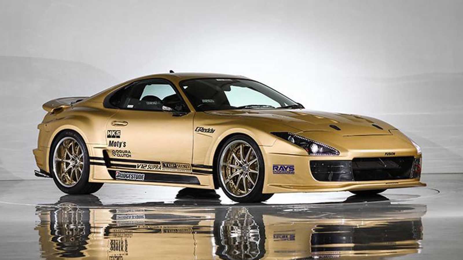 Κάτω από το καπό βρίσκεται ένας 5,0 λτ. V12 κινητήρας από ένα Toyota Century.