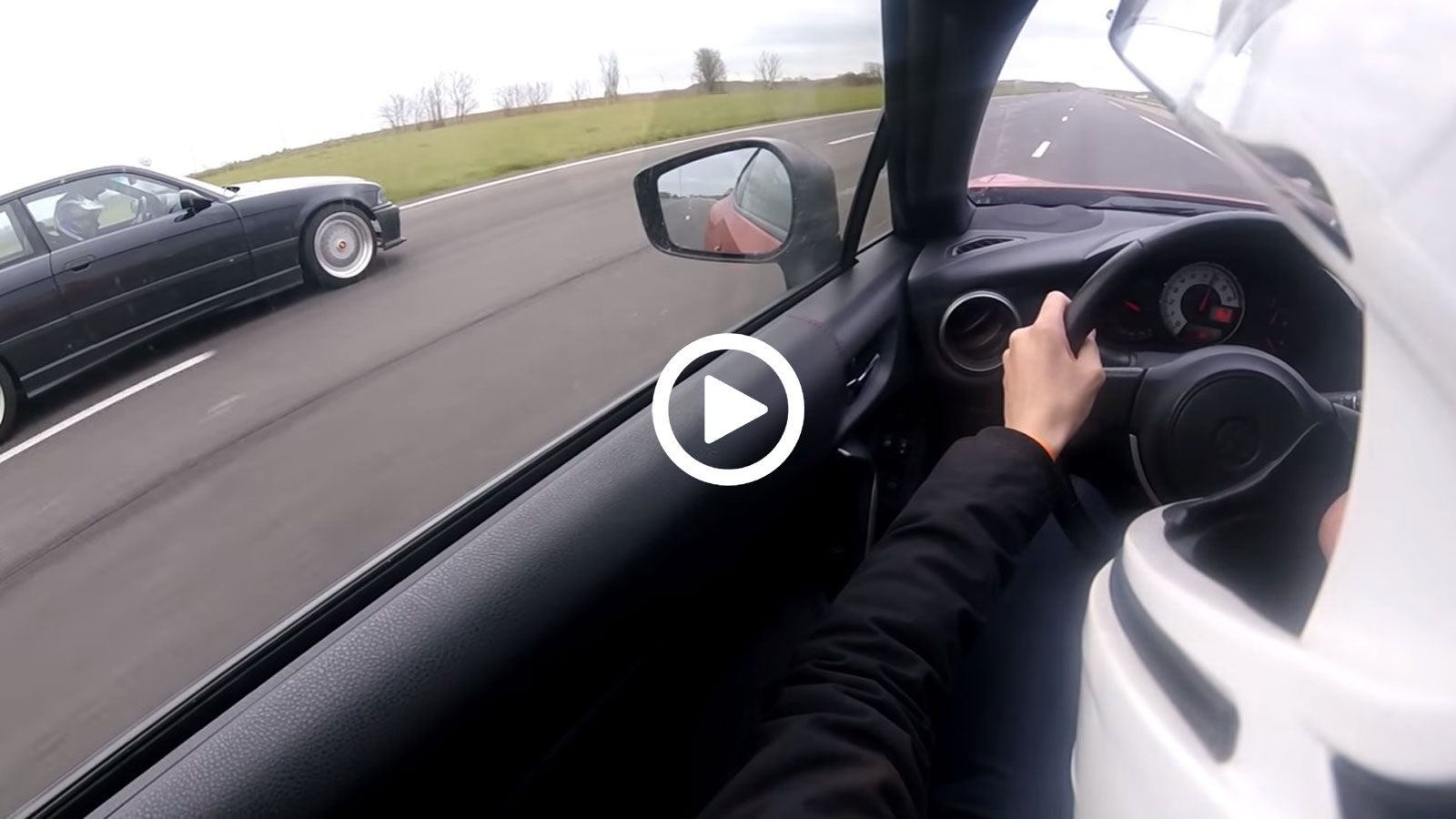 Toyota GT86 Vs BMW 323
