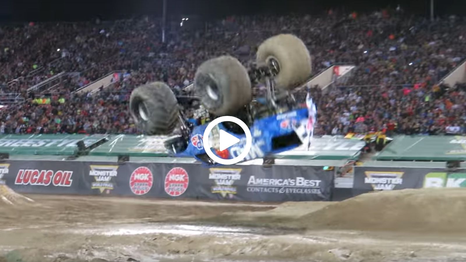 Περιστροφή στον αέρα με monster truck