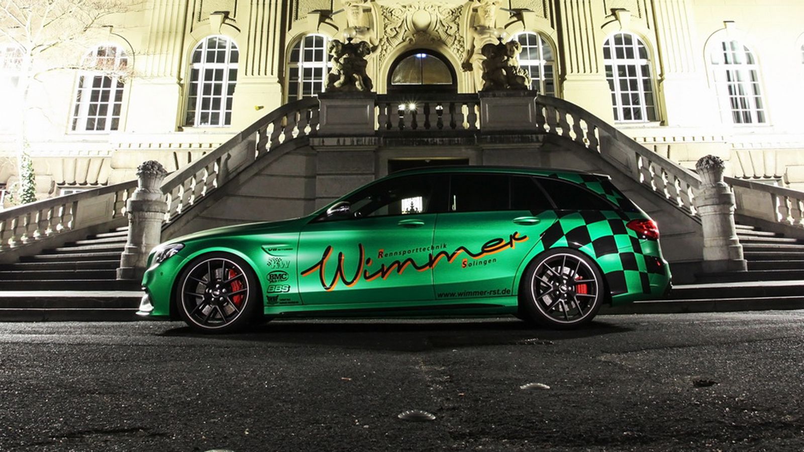 Εκτός από τις τεχνικές αναβαθμίσεις, οι άνθρωποι της Wimmer τοποθέτησαν, μια coilover ανάρτηση της KW, αλλά και τροχούς 20 ιντσών της BBS, με ελαστικά