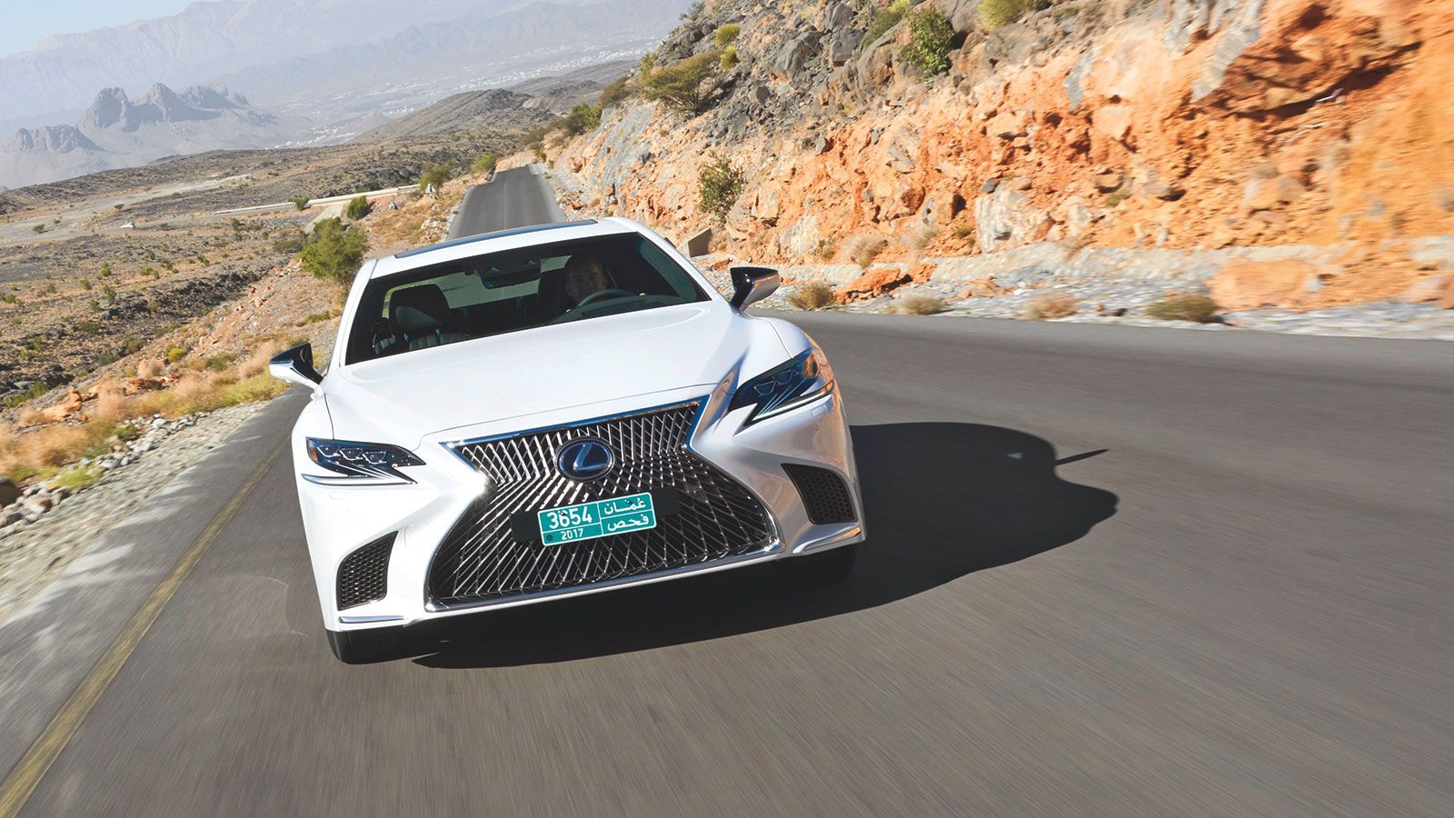 Mα τι πρόσωπο! Η γρίλια του LS είναι ένα επιθετικό πλέγμα από σχεδόν 5.000 ξεχωριστά τμήματα.  