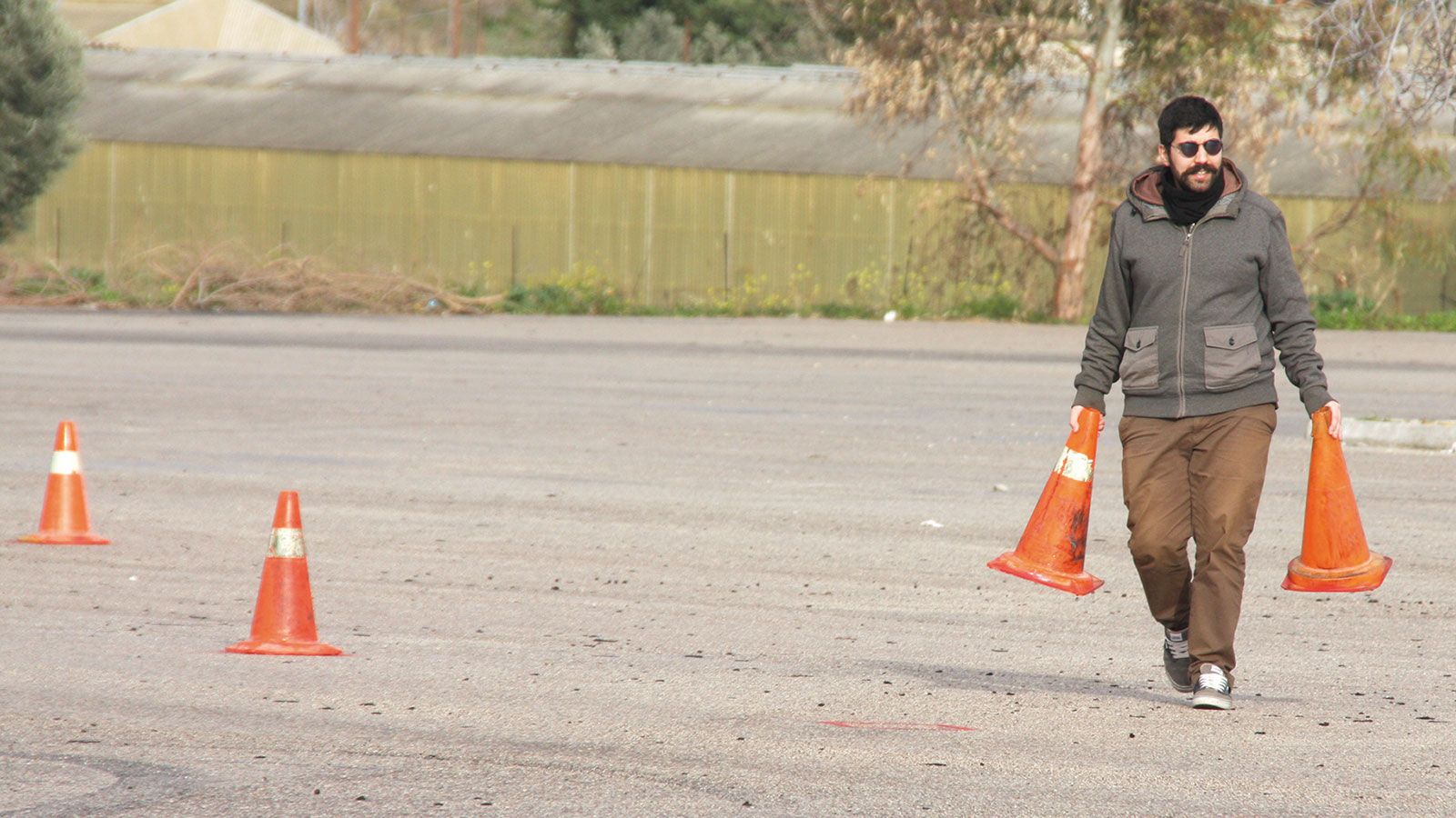 Που να τις βάλω αυτές;….. Εκεί Θανάση μου στα κόκκινα κουτάκια…