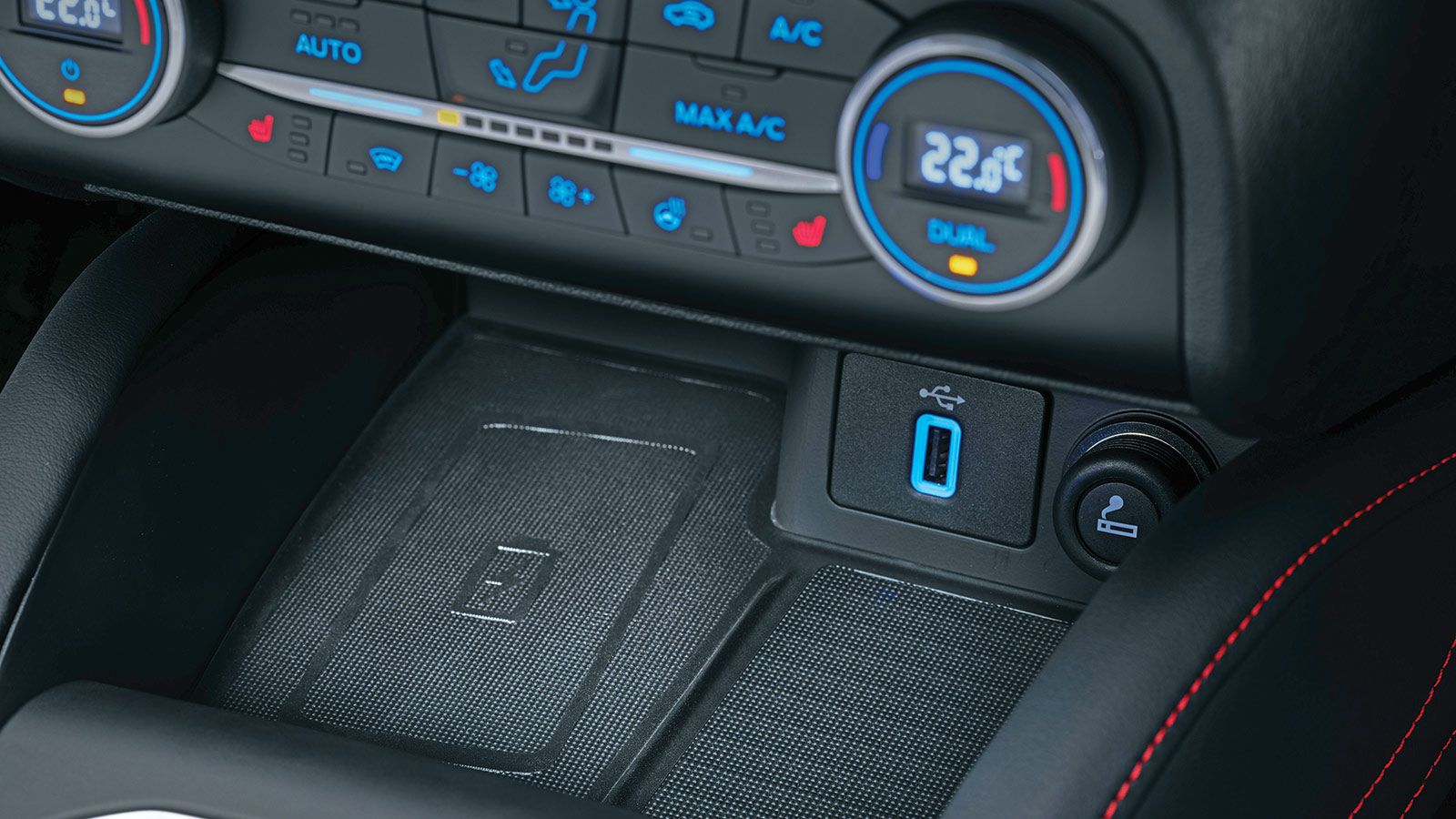 Μεγάλη θήκη και δυνατότητα ασύρματης φόρτισης για το κινητό.