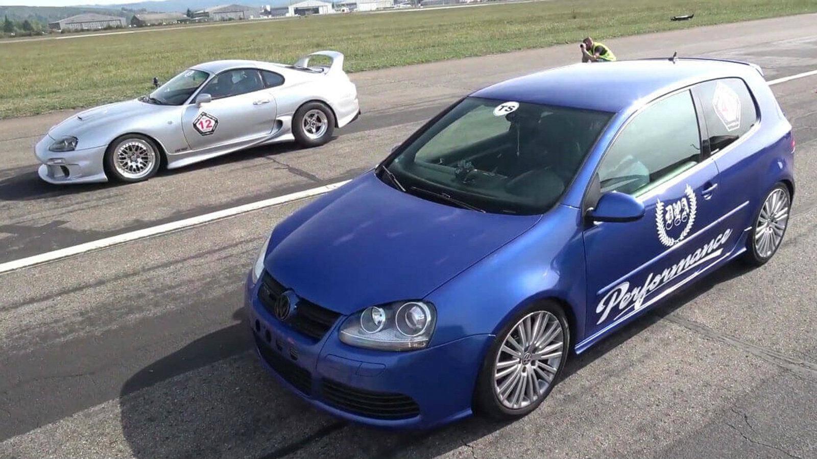 Toyota Supra και Volkswagen Golf μπαίνουν δίπλα-διπλά, σε μία κόντρα όπου 2.000 άλογα καταθέτουν την ισχύ τους στην άσφαλτο.