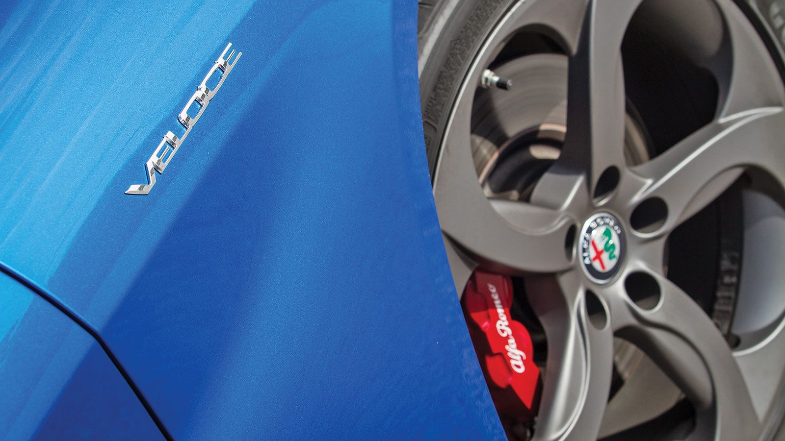 Σε κάθε περίπτωση η Giulia Veloce είναι ακόμη πιο γοητευτική, από τις άλλες πιο... ταπεινές εκδόσεις, που έχουμε δοκιμάσει. 