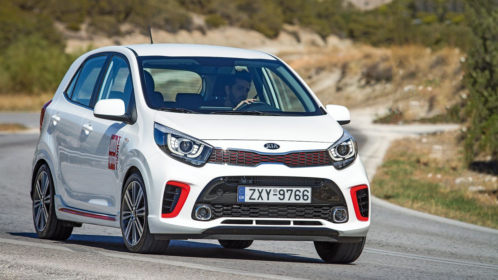 Δοκιμάζουμε παράλληλα τα νέα Kia Picanto στις εκδόσεις GT-Line και X-Line και αναφέρουμε. Εδώ η GT-Line.