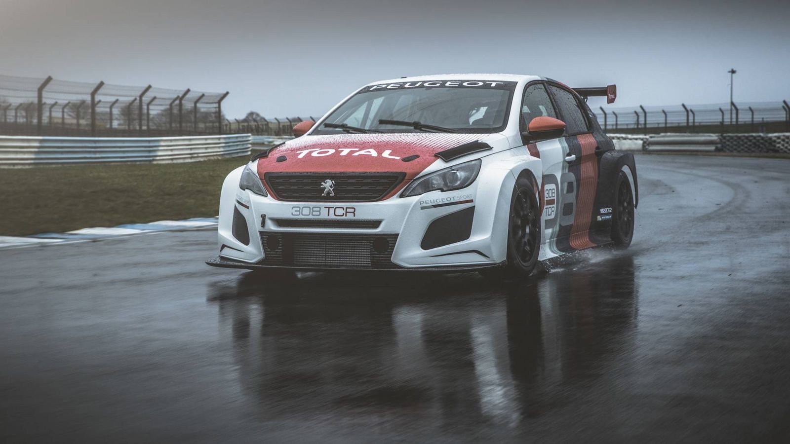 Η Peugeot Sport παρουσιάζει το νέο της αγωνιστικό όχημα, το 308 TCR που θα αγωνιστεί στην ομώνυμη κατηγορία στη νέα σεζόν. Όπως και το προκάτοχο μοντέ