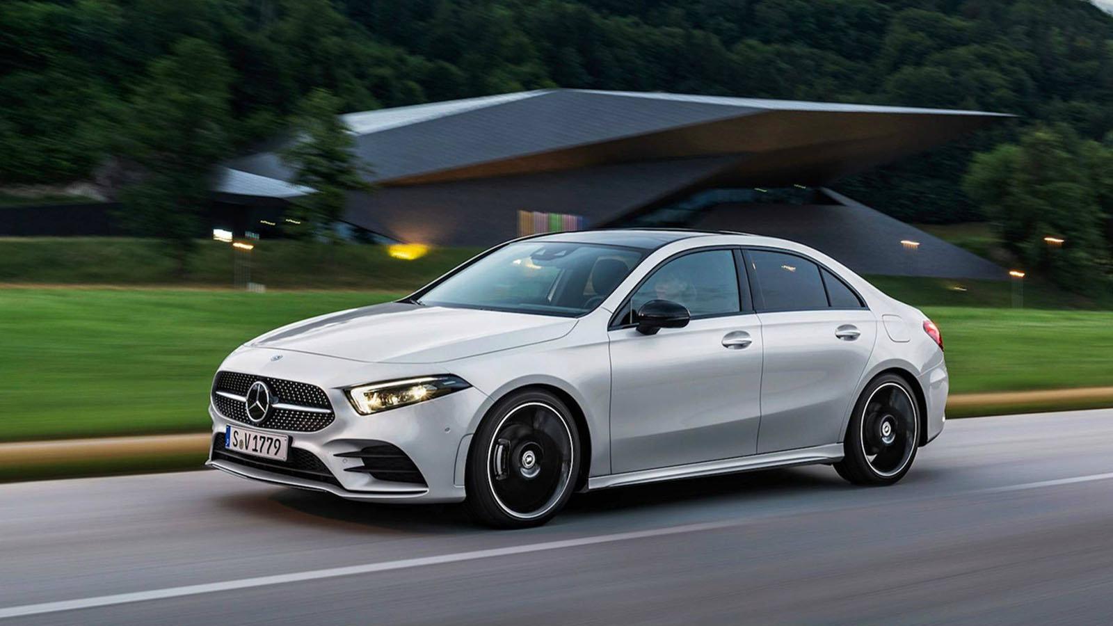 Μετά τη νέα A-Class hatchback η Mercedes προχώρησε στην επίσημη αποκάλυψη της νέας Mercedes A-Class Sedan.