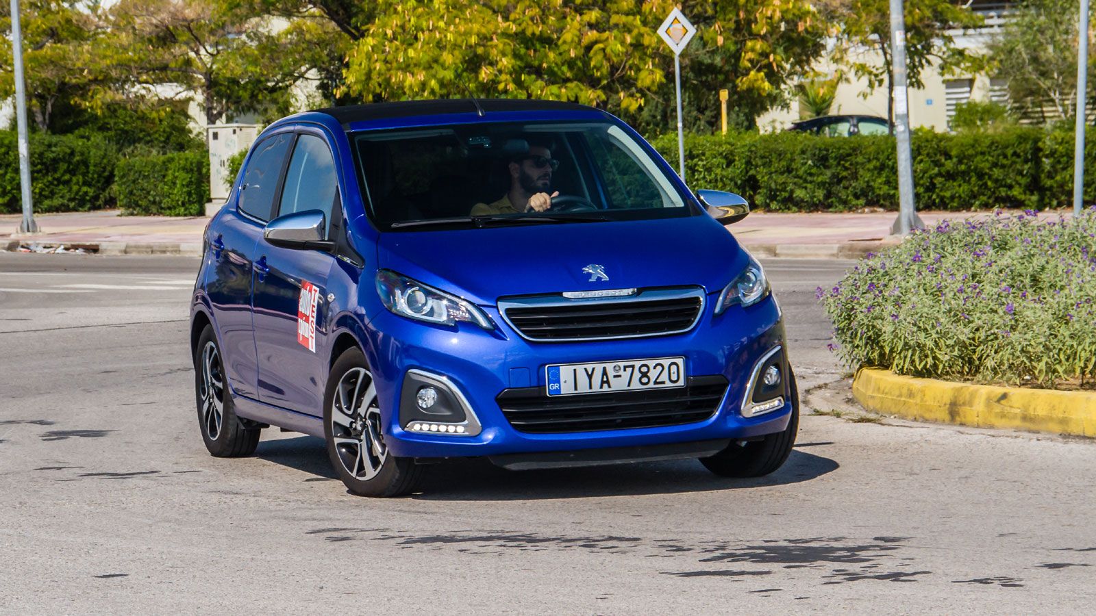 Δοκιμάζουμε την ανοικτή έκδοση του Peugeot 108 με τον αναβαθμισμένο 1.000άρη κινητήρα ισχύος 72 ίππων και σας αναφέρουμε...