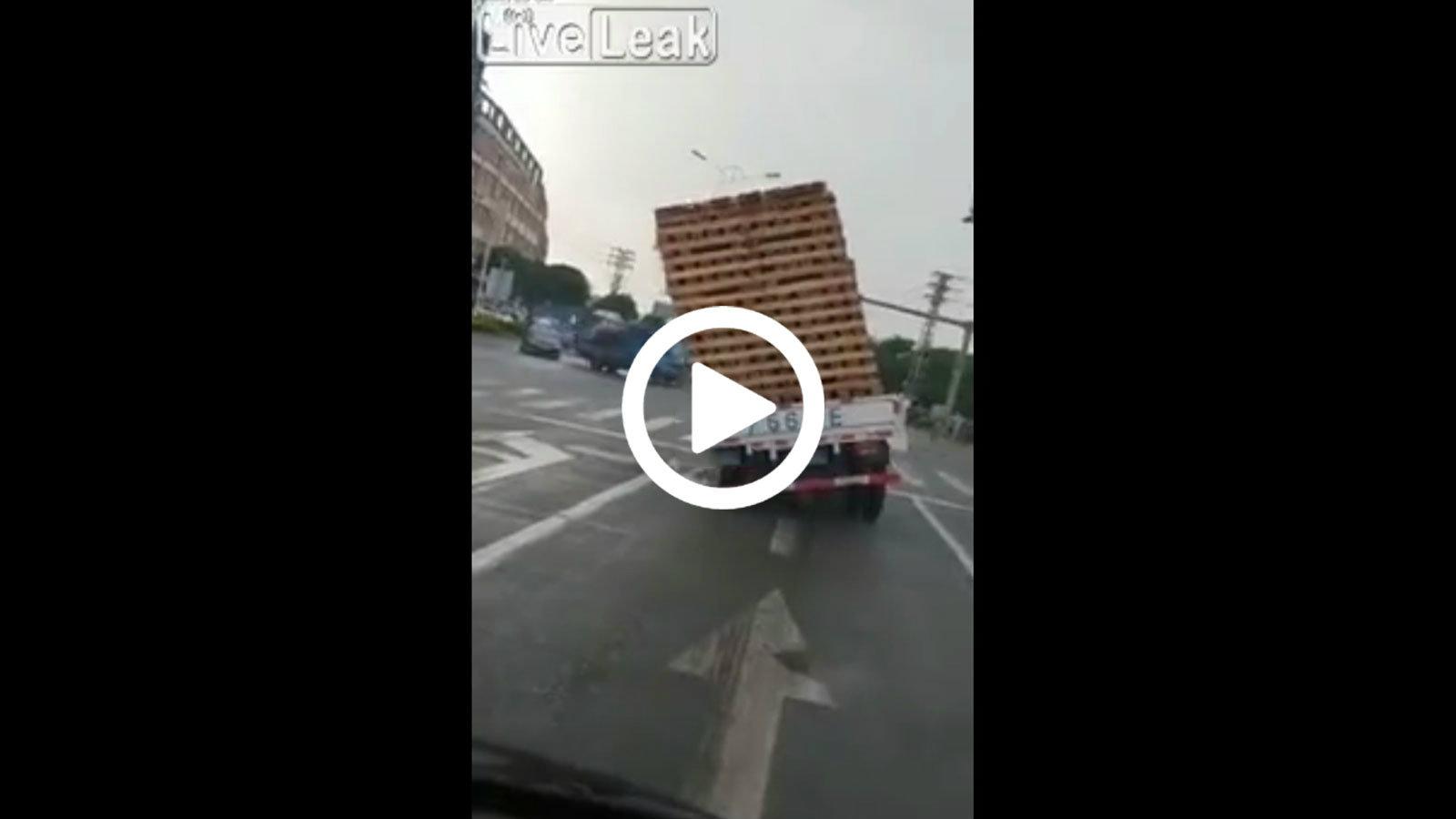 «Ξάπλωσε» και… ξεφόρτωσε