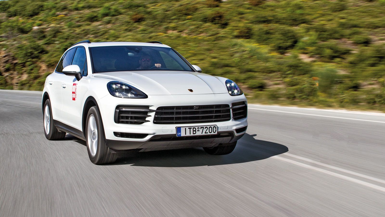 65 κιλά λιγότερα ζυγίζει η νέα Cayenne S σε σχέση με πριν και αυτό οφείλεται τόσο στην ευρεία χρήση αλουμινίου και χάλυβα υψηλής αντοχής, όσο και στη