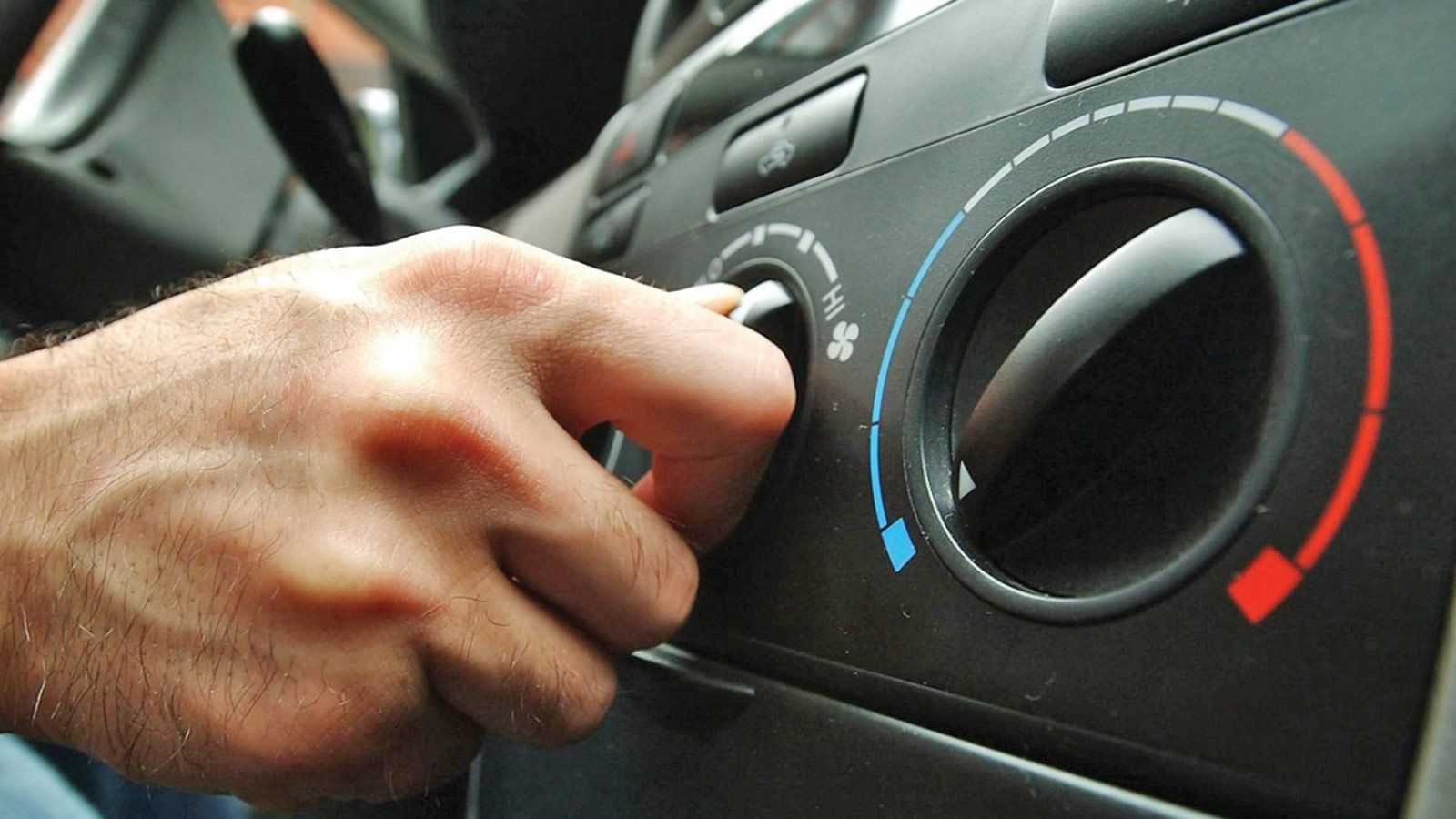 Air Condition. 
+ Κόστος, απλότητα, δυνατότητα εισροής εξωτερικού αέρα
- Κατανάλωση, συνεχής ενασχόληση του οδηγού