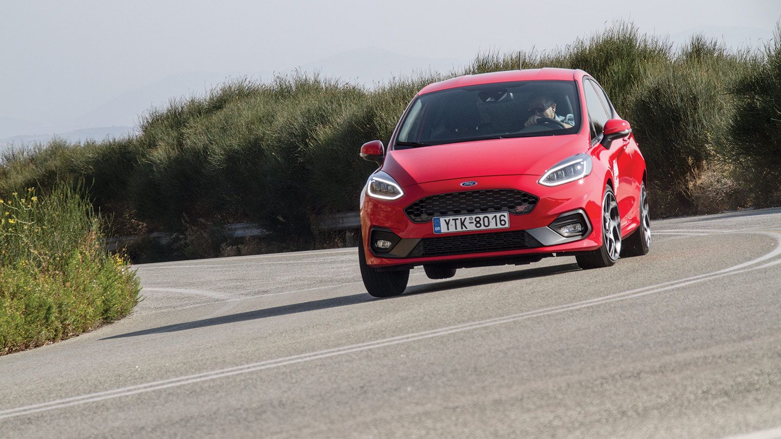 Λίγο πριν κουμπώσω στο μπάκετ της Recaro πίσω από το τιμόνι του νέου Ford Fiesta ST σκεφτόμουν πόσο καλύτερο μπορεί να είναι από το προηγούμενο, που π