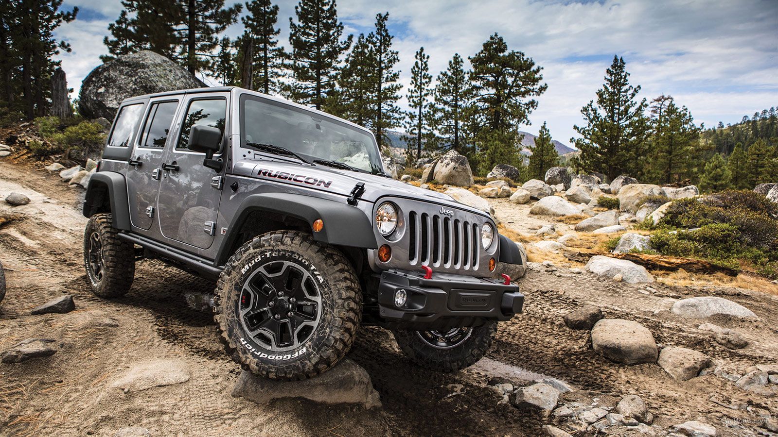 Στο «Full time» 4WD σύστημα πάντα και οι δύο άξονες είναι συνδεδεμένοι με τον κινητήρα και δεν υπάρχει δυνατότητα «απελευθέρωσης» του ενός από τους δύ