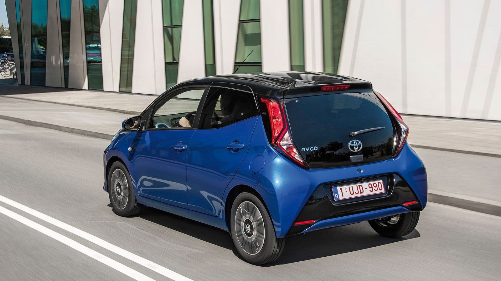 Εξαιρετικό μέσα στην πόλη το Aygo, ευέλικτο και φιλτράρει πολύ καλά τις  ανωμαλίες.
