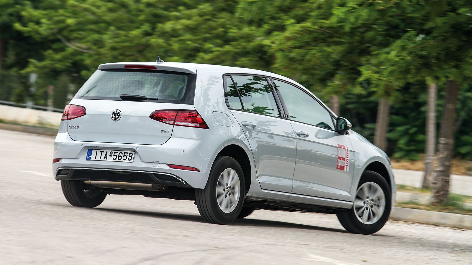 To VW Golf στο δρόμο έχει πολύ στιβαρό «πάτημα» και πιο δυναμική συμπεριφορά σε ελικοειδής διαδρομές.
