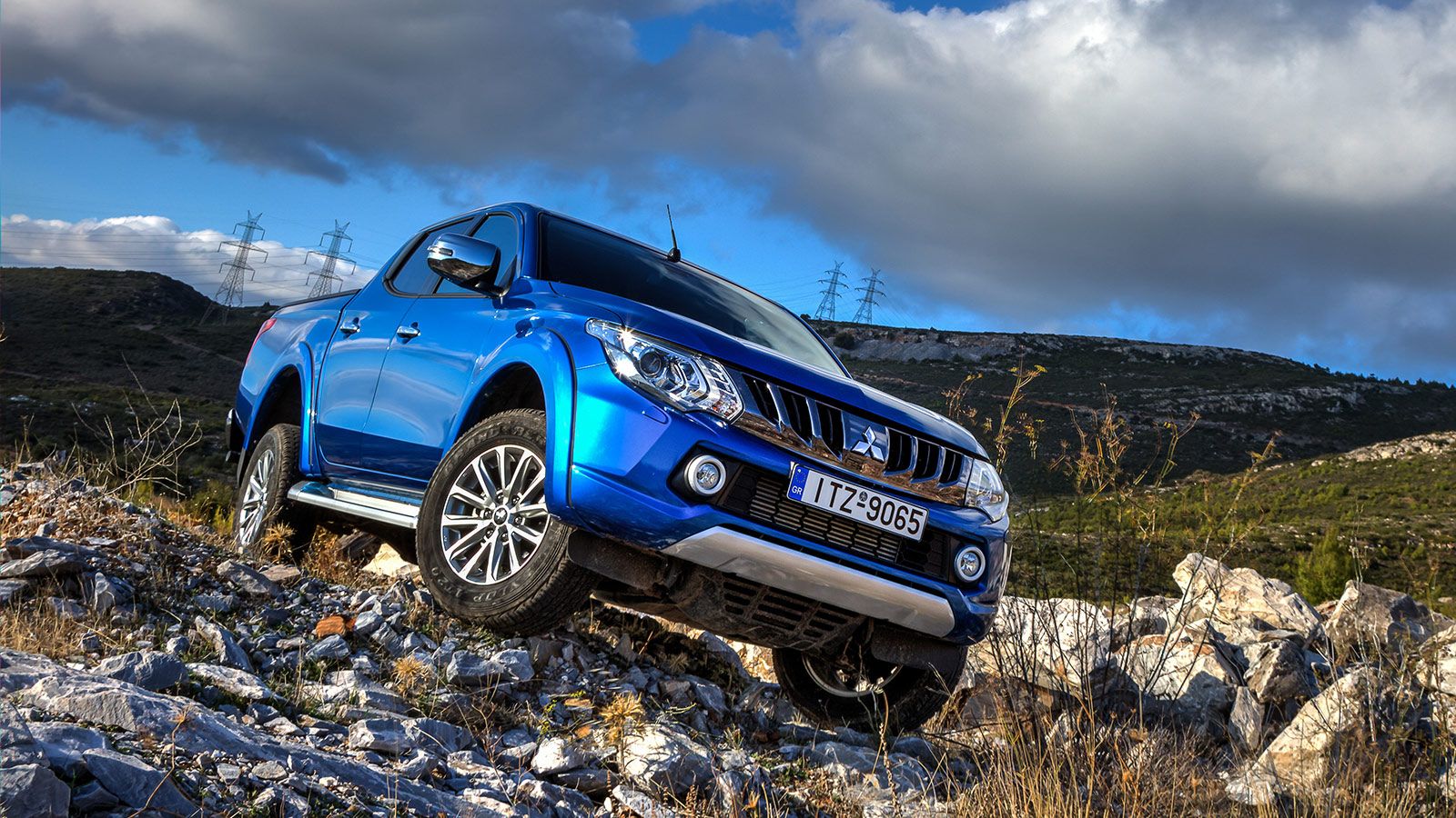 Το Mitsubishi L200 κυκλοφορεί τα τελευταία τρία χρόνια στη χώρα μας. Εμείς δοκιμάσαμε την πολύ πλούσια έκδοση Instyle Plus που μας άφησε θετικές εντυπ