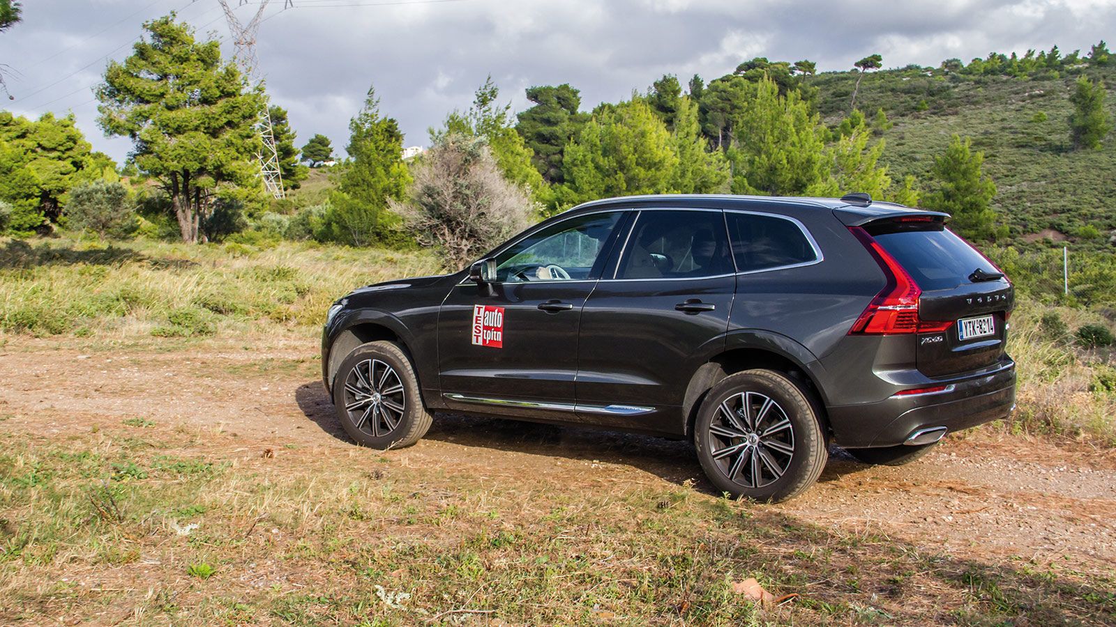 Η σχεδίαση του XC60 παραμένει πιστή στη σύγχρονη φιλοσοφίας της Volvo, δίχως υπερβολές, συνδυάζοντας μπροστά 
εκλεπτυσμένο ύφος με δυναμισμό.