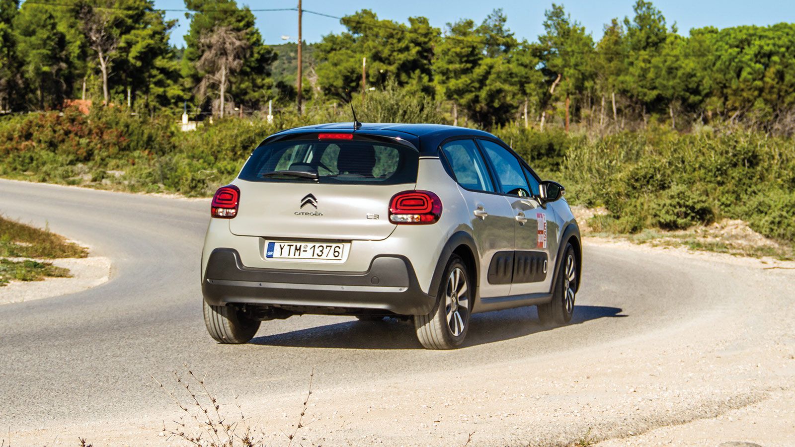 Yψηλή άνεση και κορυφαία ποιότητα κύλισης εξασφαλίζει η ανάρτηση του C3, χαρίζοντάς του παράλληλα και πολύ ευχάριστη οδική συμπεριφορά αφού δεν χαρακτ