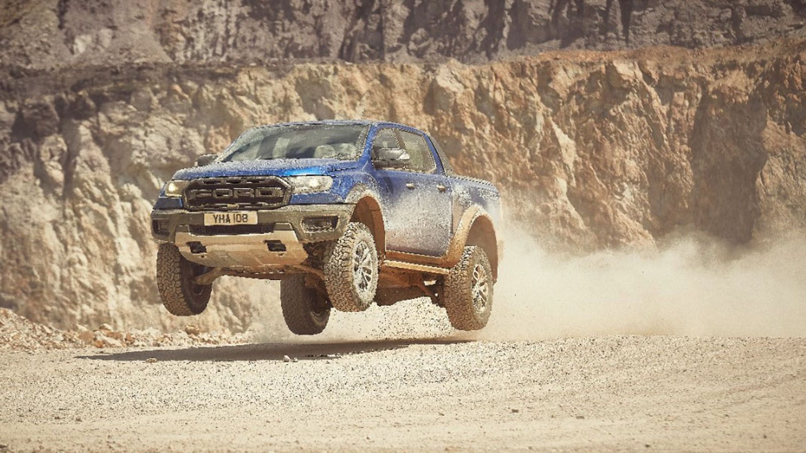 Η αγωνιστική ανάρτηση του Raptor είναι φτιαγμένη για να τα βγάζει πέρα σε δύσκολα εδάφη.