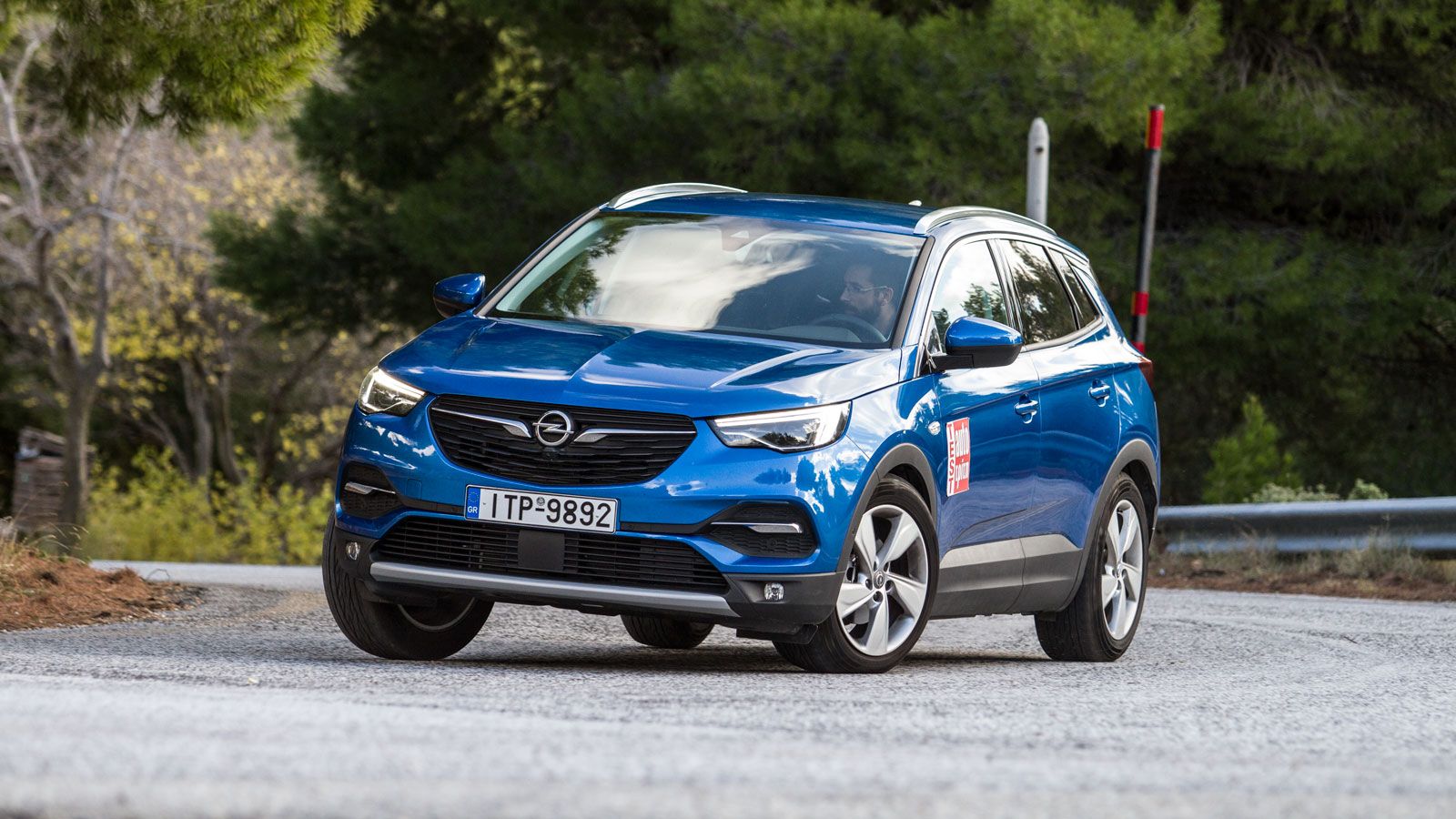 Δοκιμάζουμε το νέο Opel Grandland X στην πετρελαιοκίνητη έκδοση με τον 1.600άρη turbo κινητήρα απόδοσης 136 ίππων. Δείτε πως τα καταφέρνει στο δρόμο τ