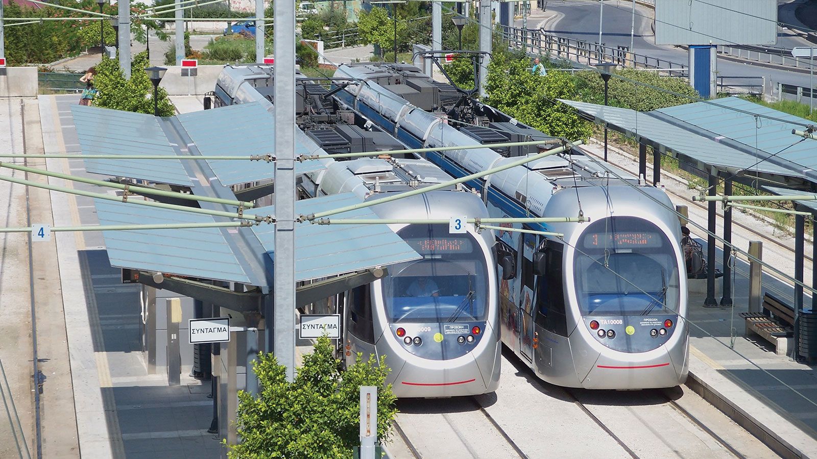 Η τελευταία γενιά του τραμ έχει κλείσει πάνω από μια δεκαετία κυκλοφορίας στους δρόμους της Αθήνας.