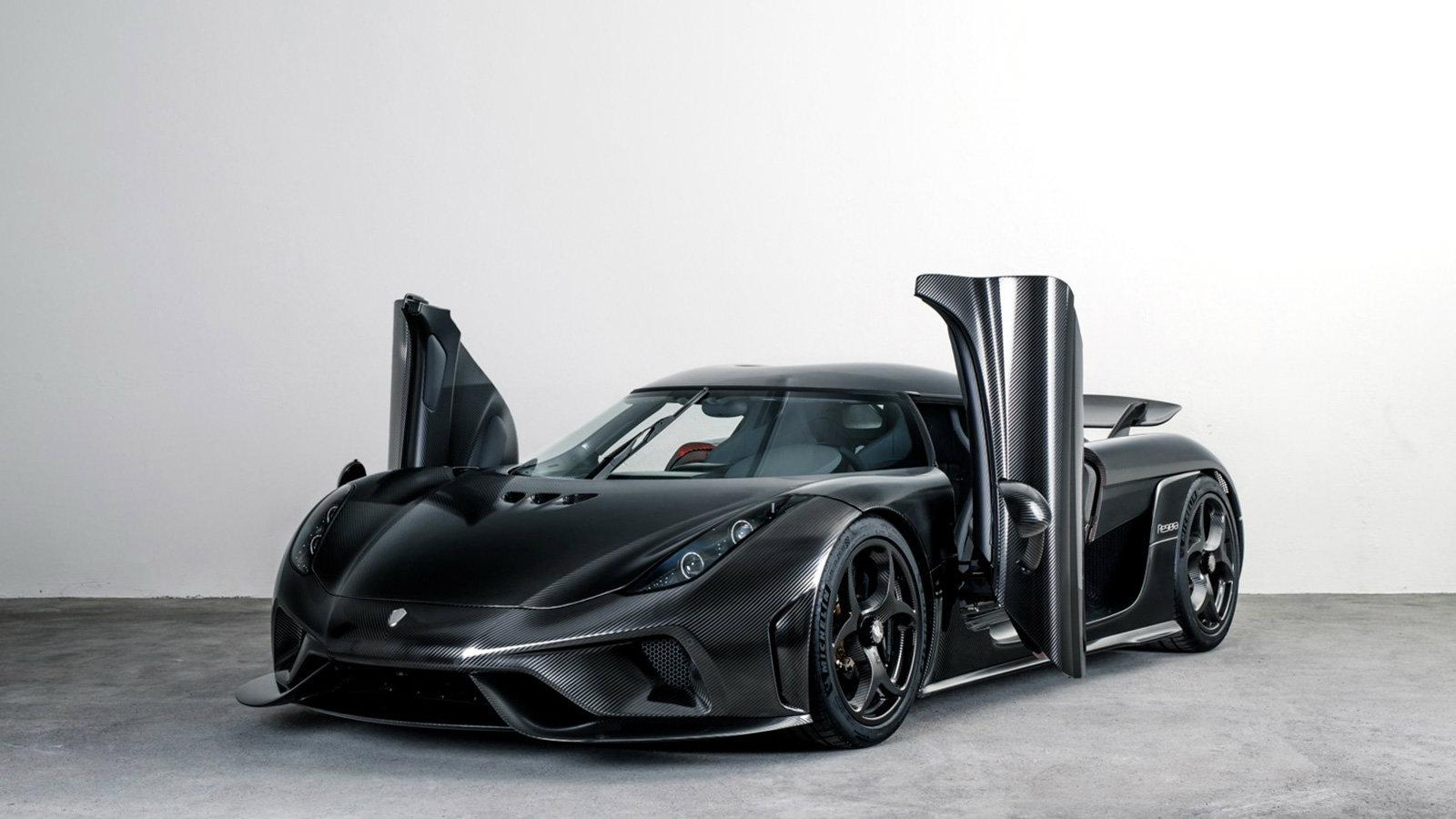 «Γυμνό» είναι το εξωτερικό μέρος αυτής της Koenigsegg Regera, η οποία έρχεται μονάχα με ένα εξωτερικό περίβλημα από ίνες άνθρακα και τίποτα άλλο.